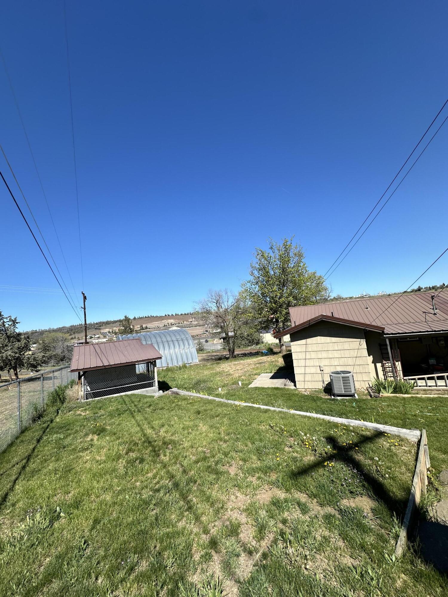 285 NE Cedar Street