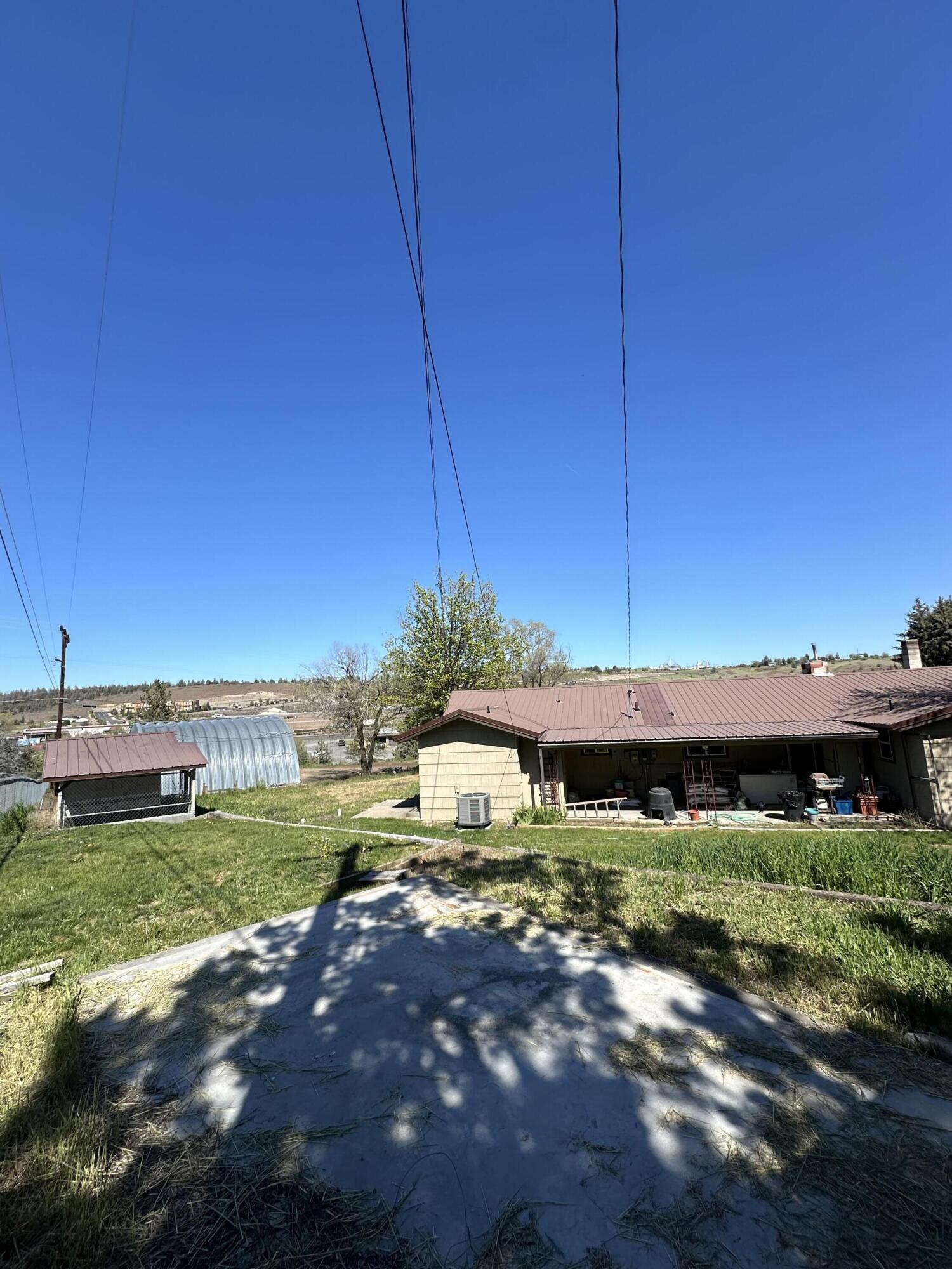 285 NE Cedar Street