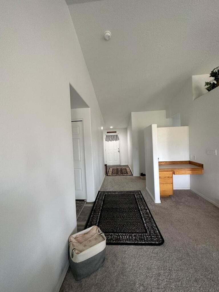 689 SW Cedar Hill Drive