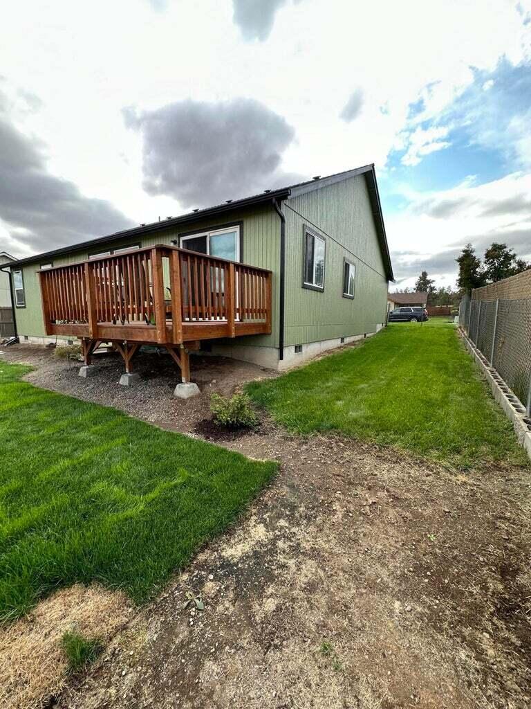 689 SW Cedar Hill Drive