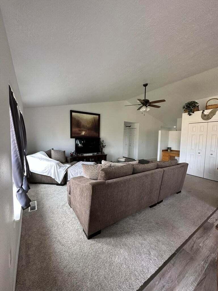 689 SW Cedar Hill Drive
