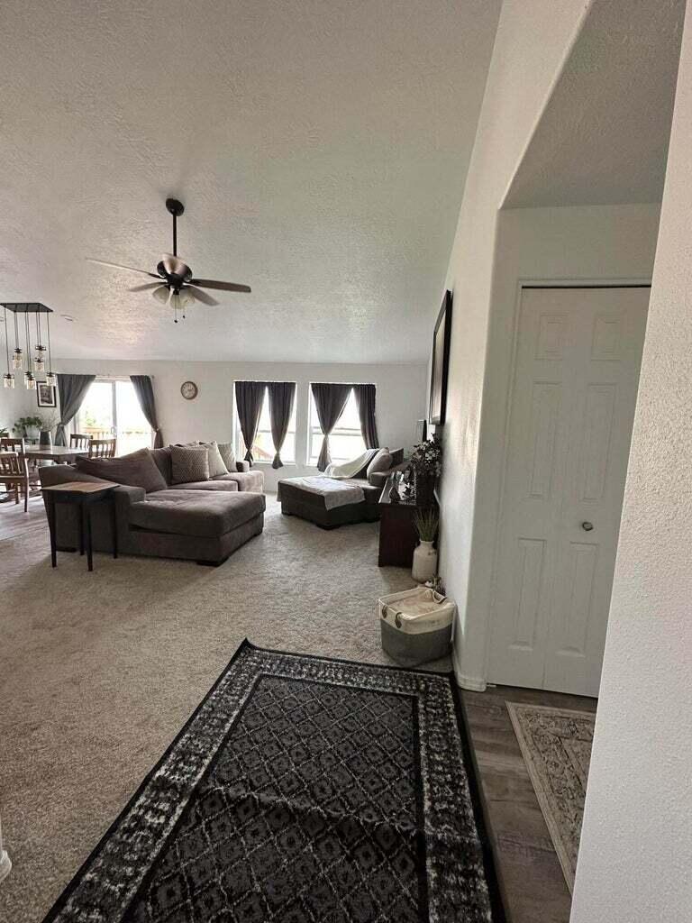 689 SW Cedar Hill Drive