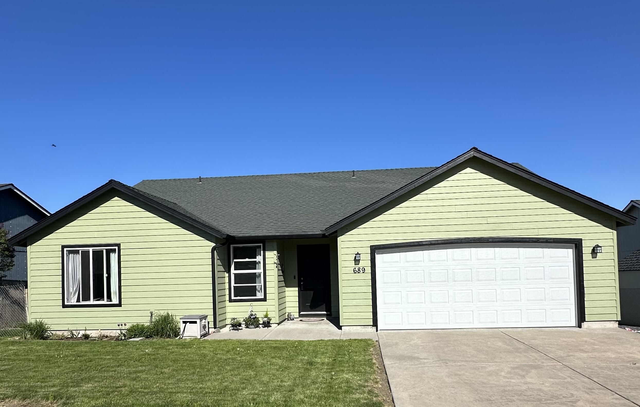 689 SW Cedar Hill Drive