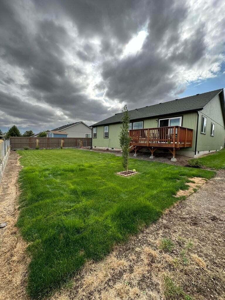 689 SW Cedar Hill Drive