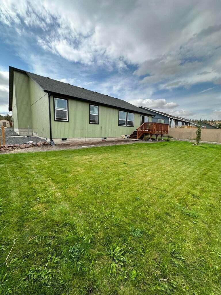 689 SW Cedar Hill Drive