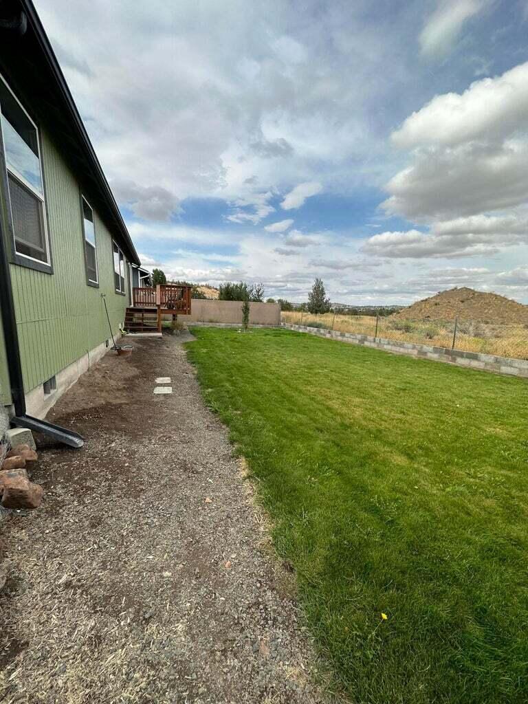 689 SW Cedar Hill Drive