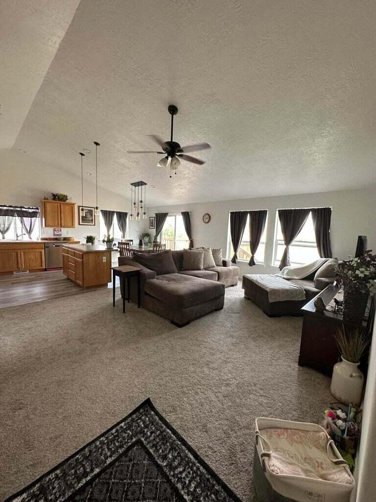 689 SW Cedar Hill Drive