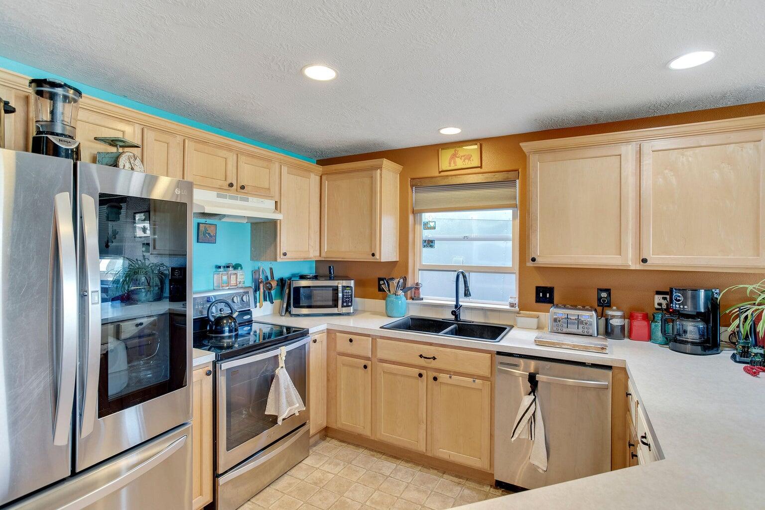 649 SW Cedar Hill Drive