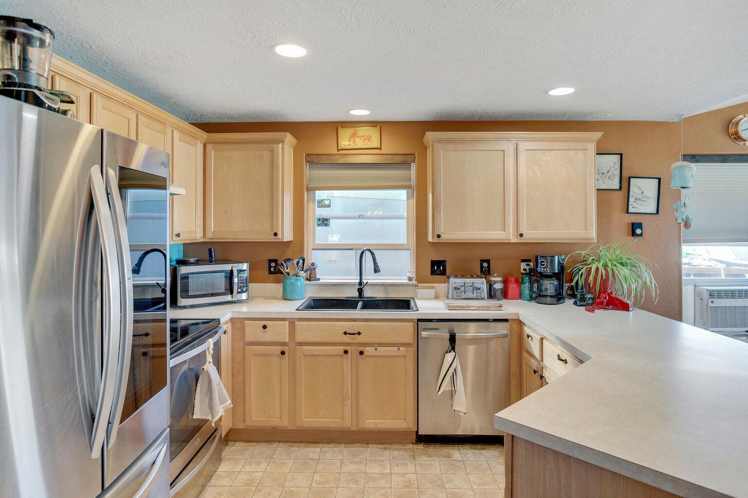 649 SW Cedar Hill Drive