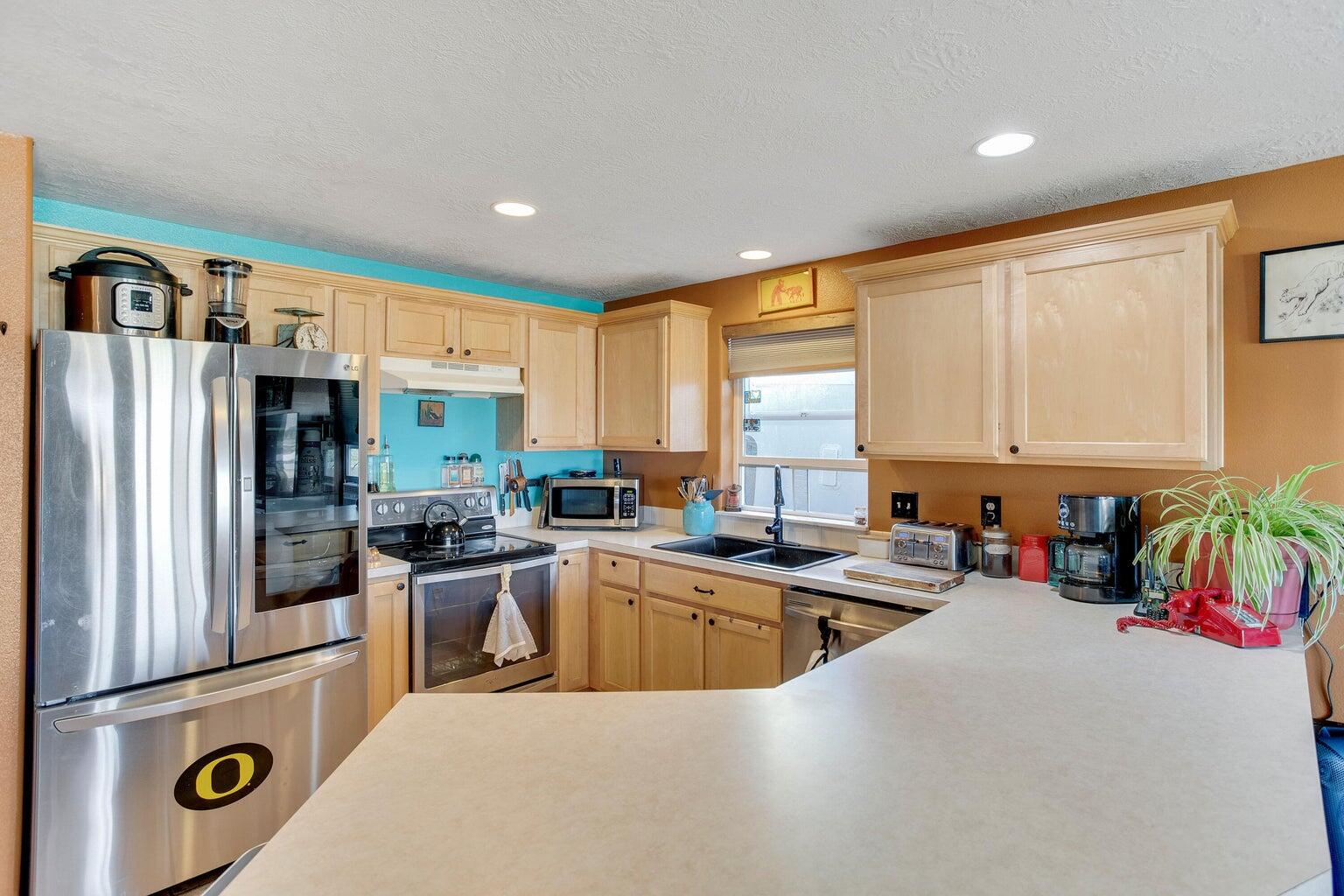 649 SW Cedar Hill Drive