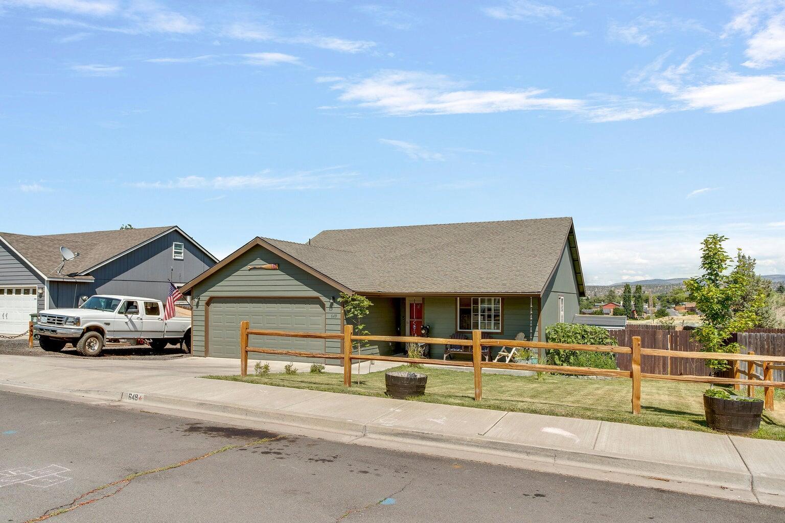 649 SW Cedar Hill Drive