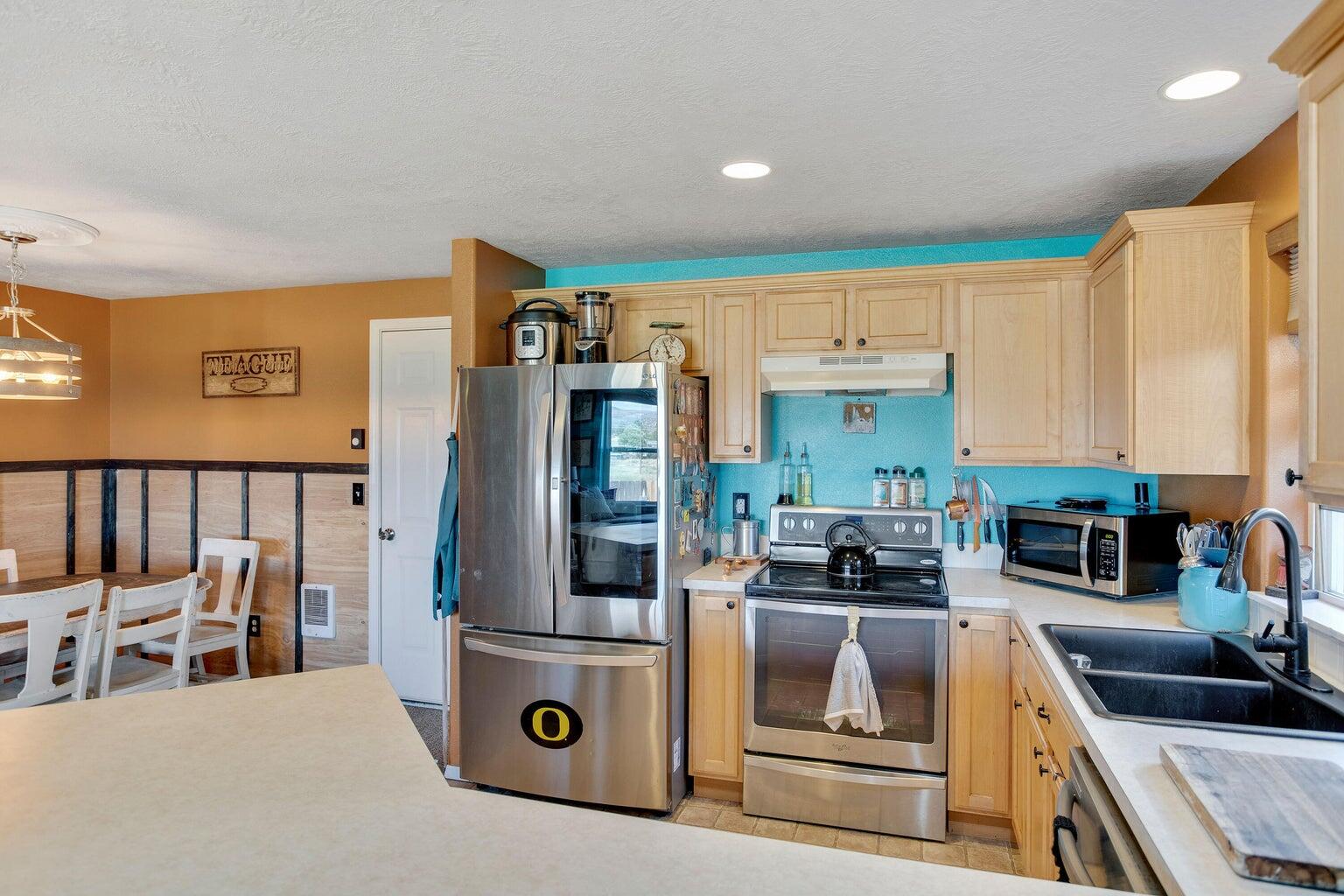 649 SW Cedar Hill Drive