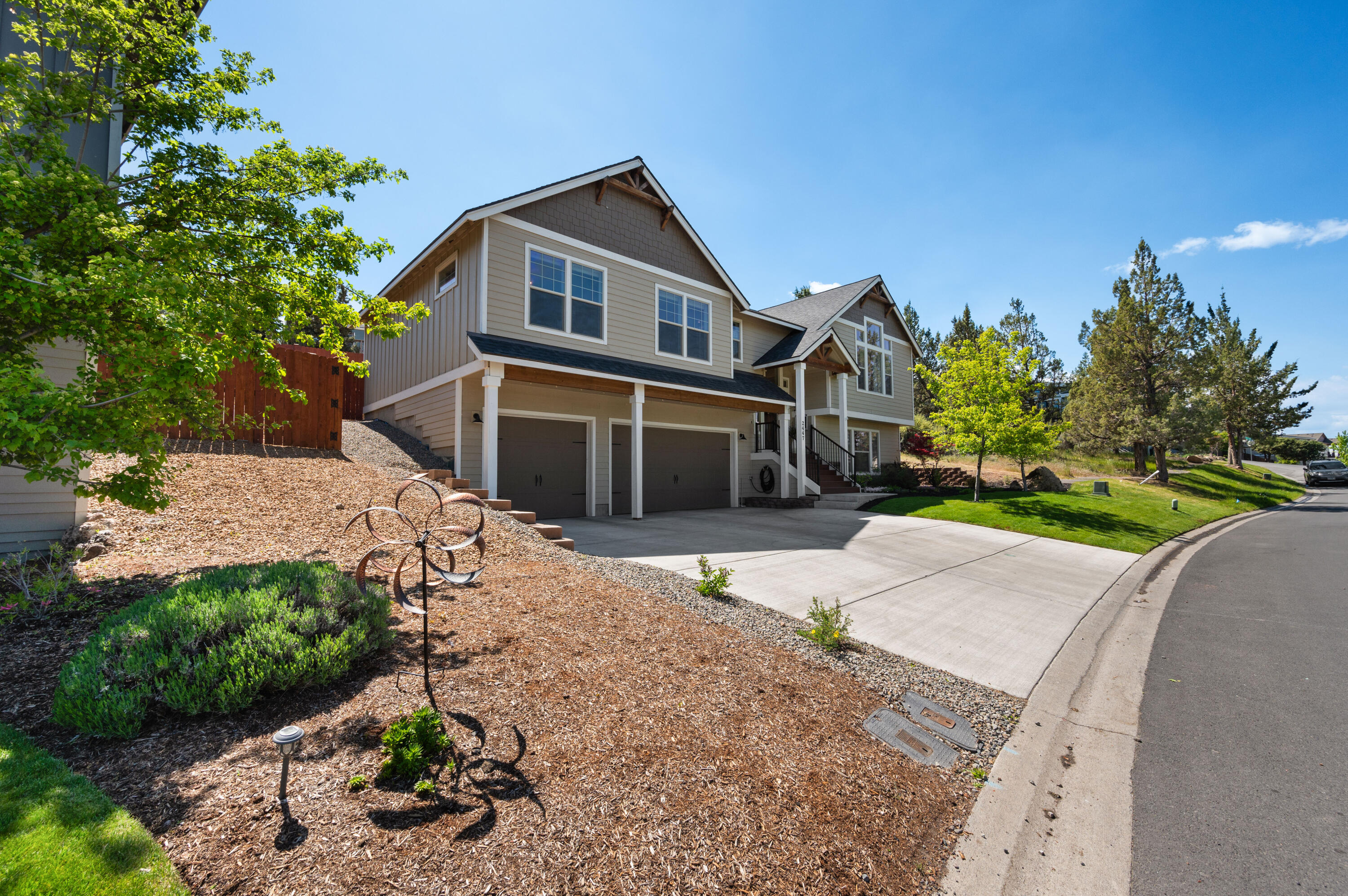 2447 SW Valleyview Drive
