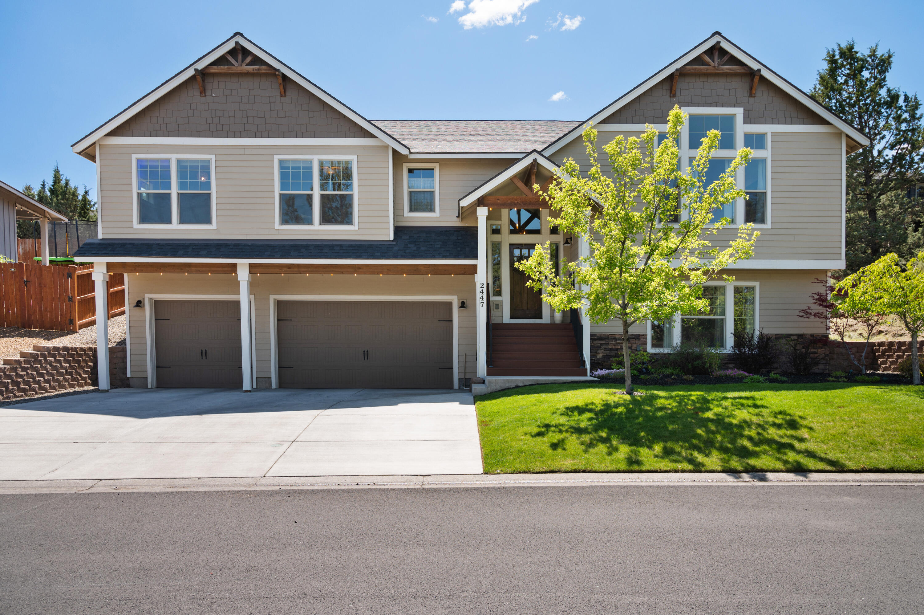 2447 SW Valleyview Drive