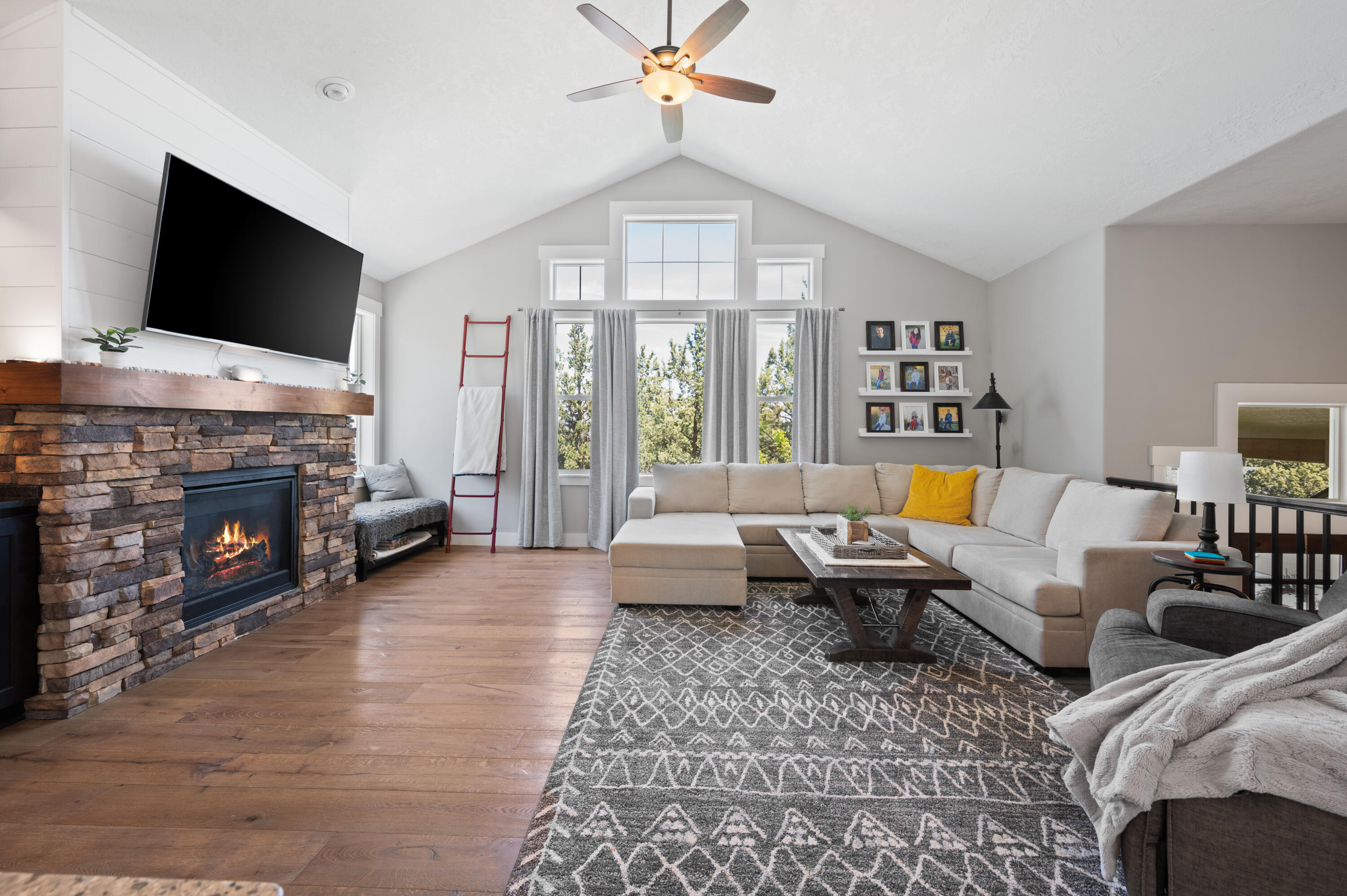 2447 SW Valleyview Drive