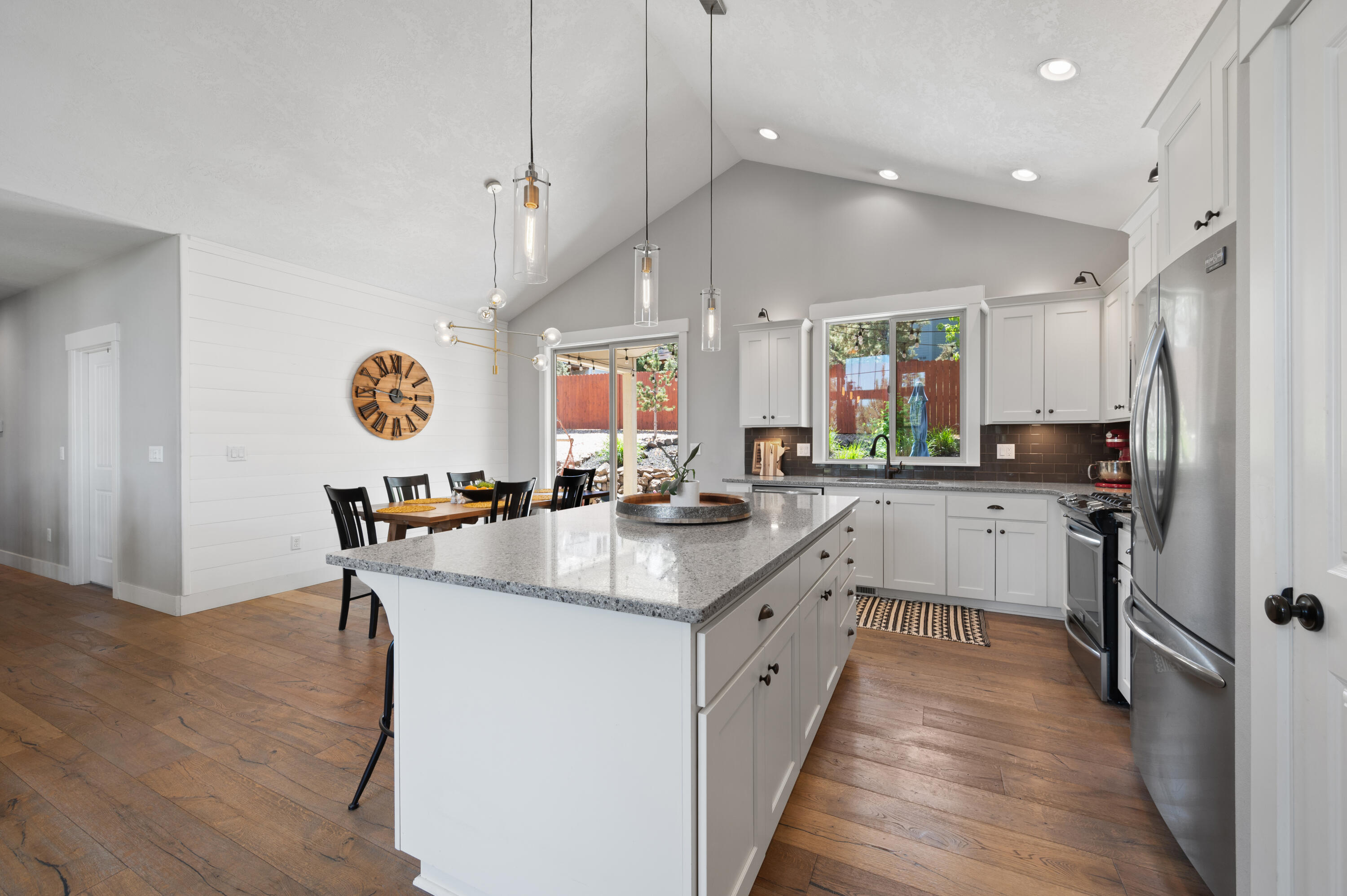 2447 SW Valleyview Drive