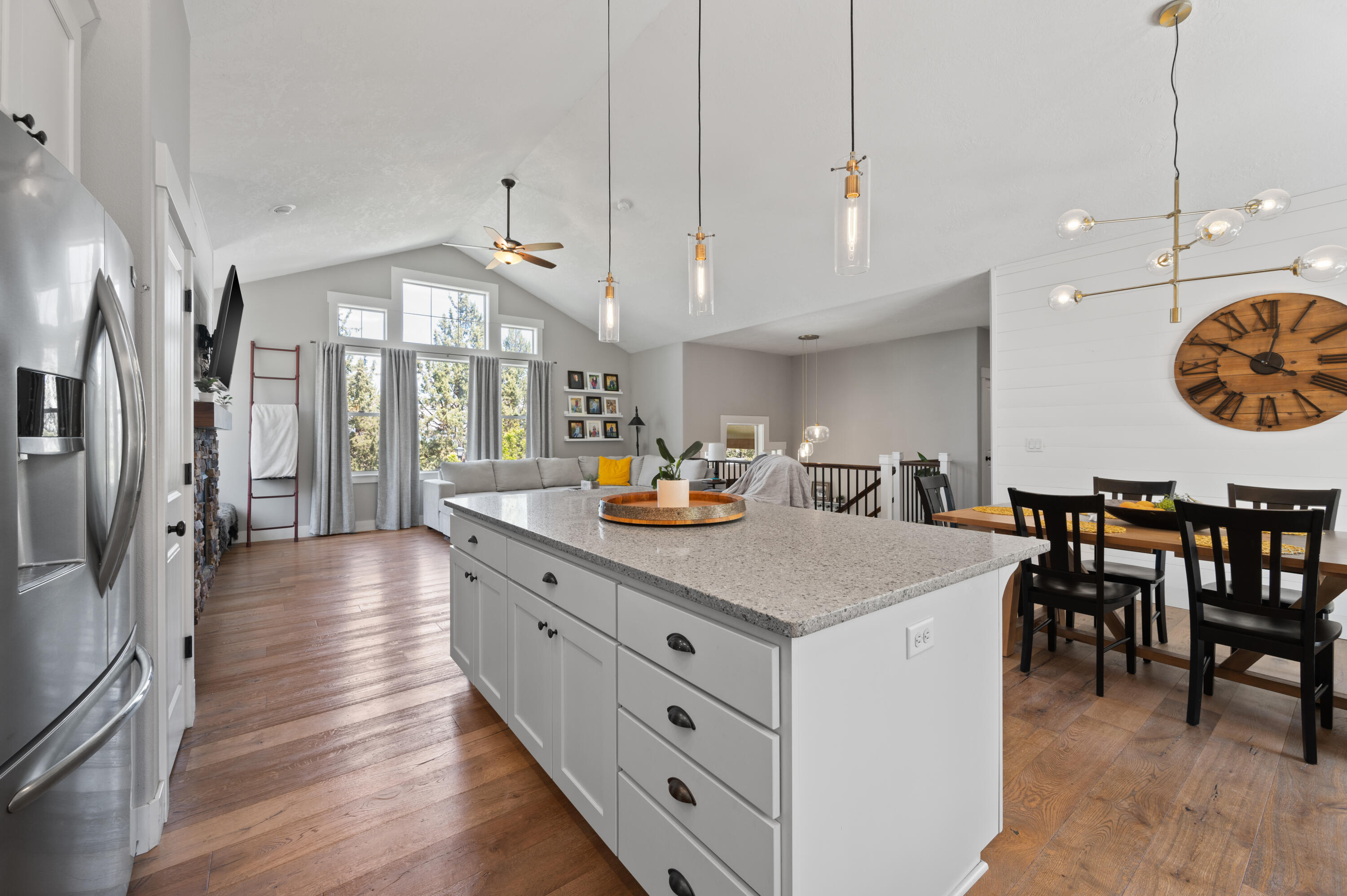 2447 SW Valleyview Drive