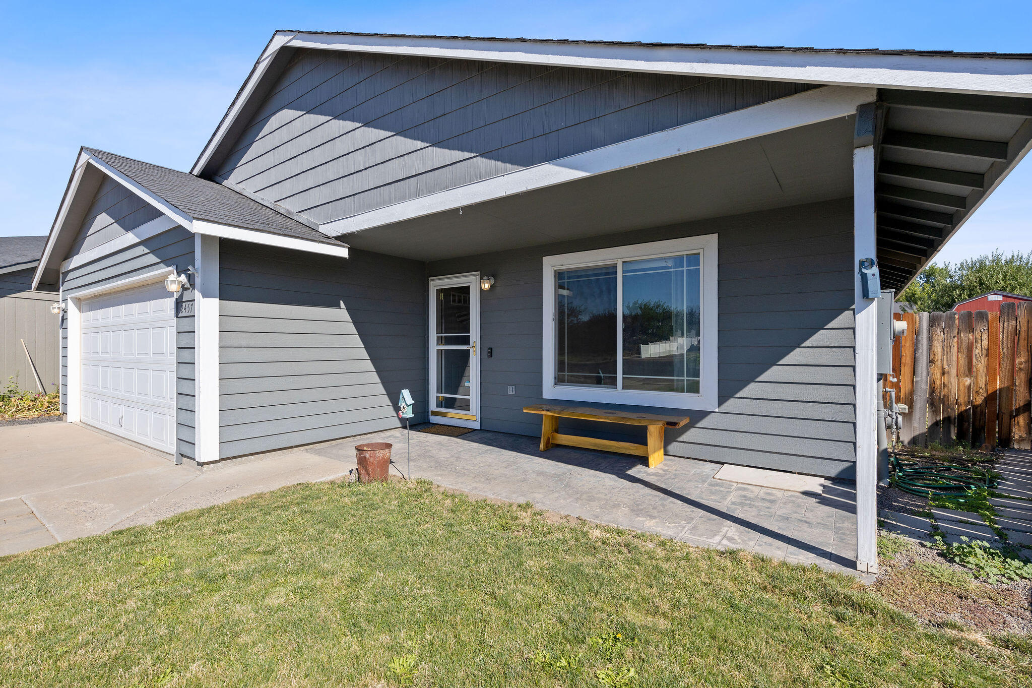2457 NE Jackalope Court