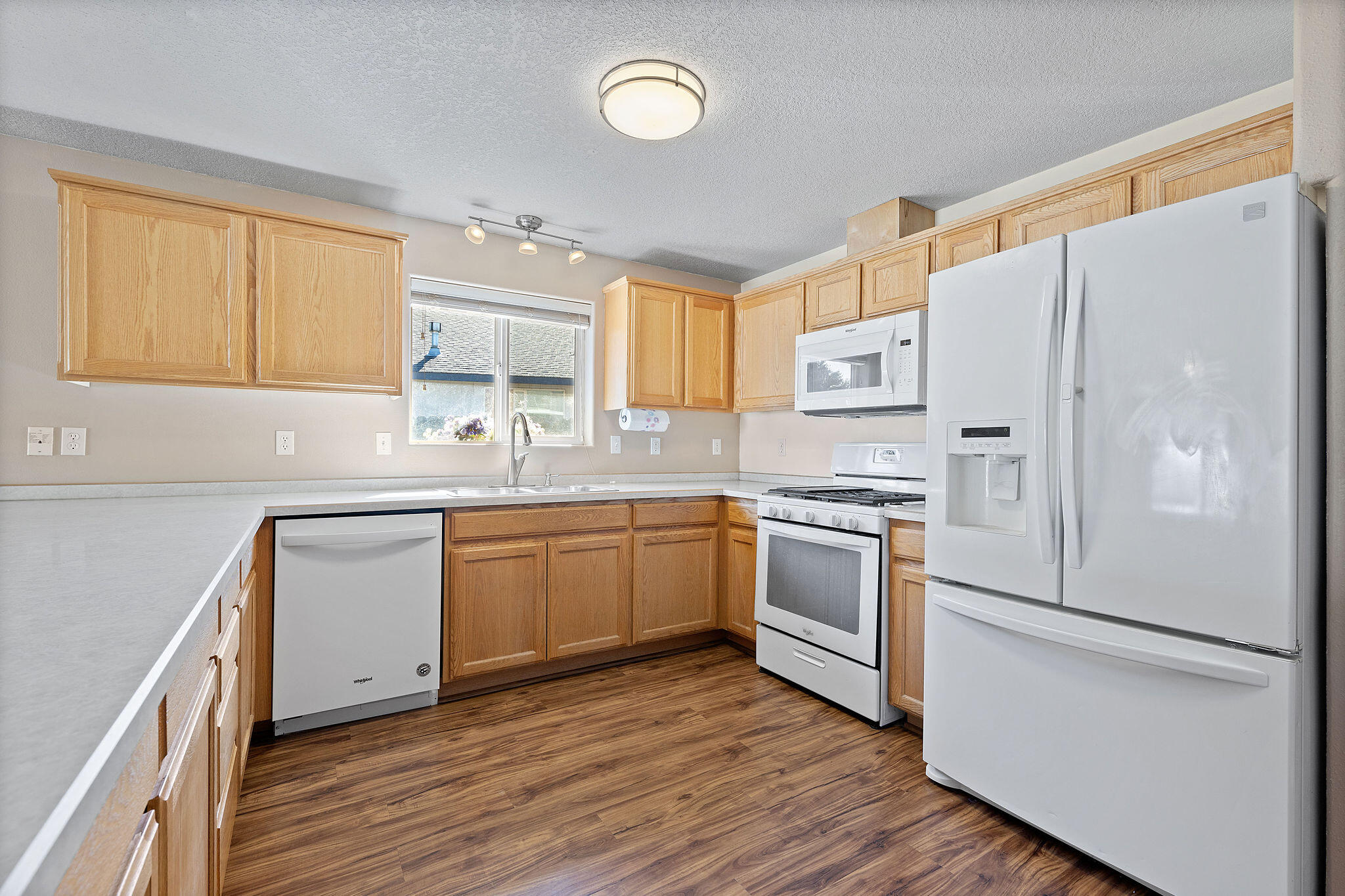 2457 NE Jackalope Court