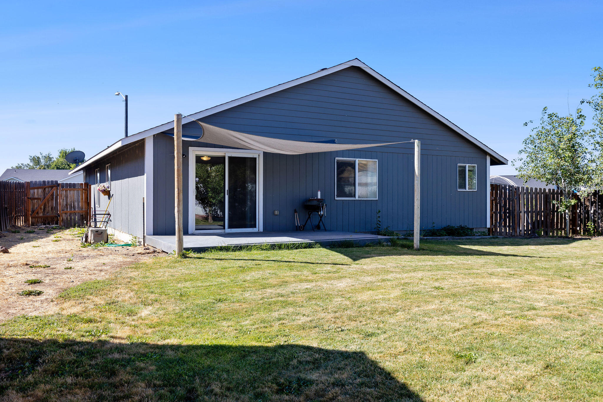 2457 NE Jackalope Court