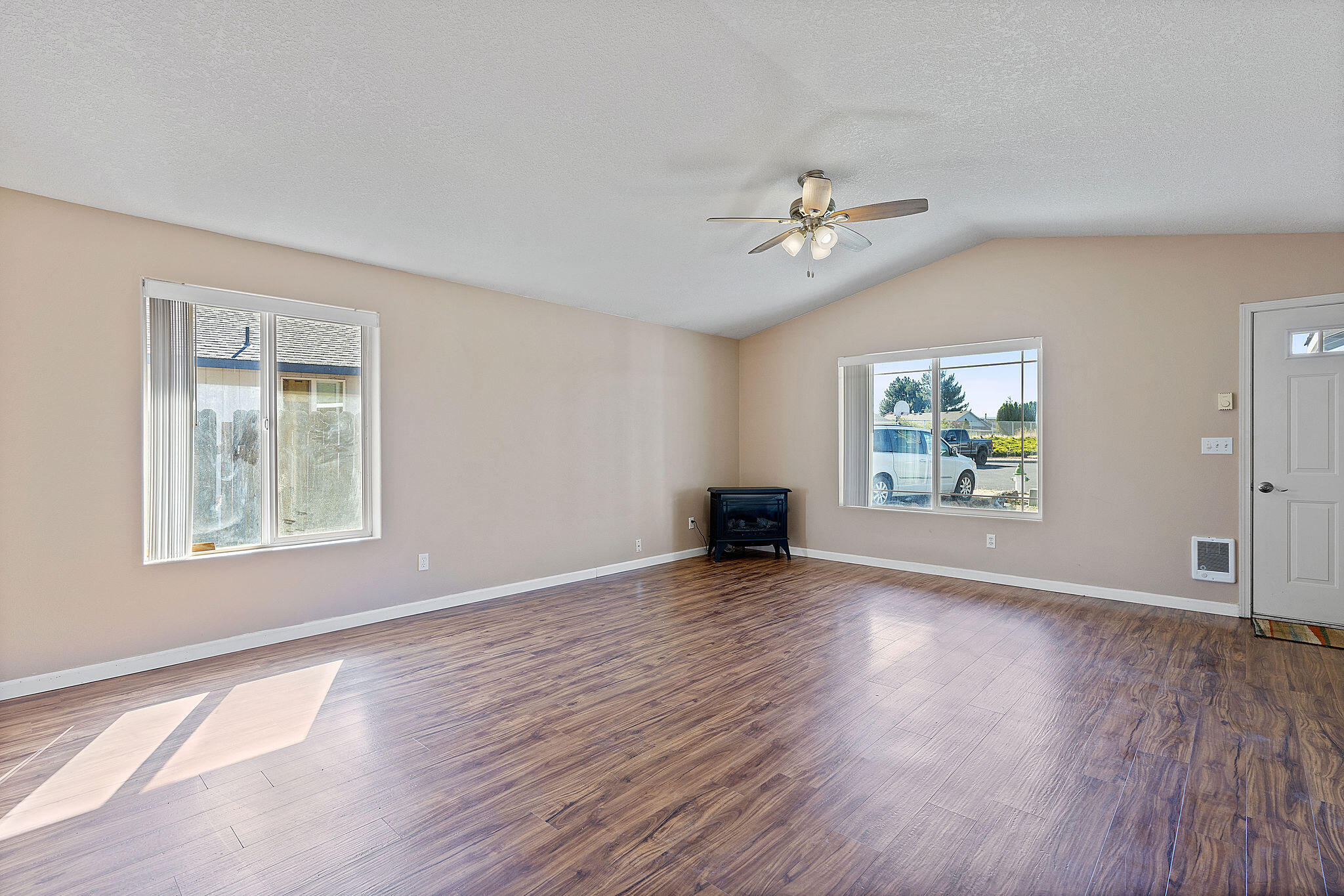 2457 NE Jackalope Court