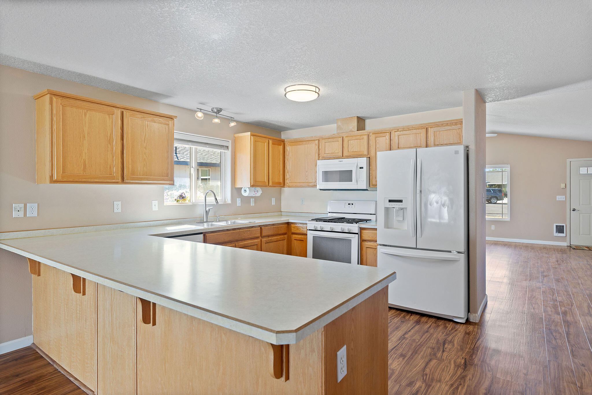 2457 NE Jackalope Court