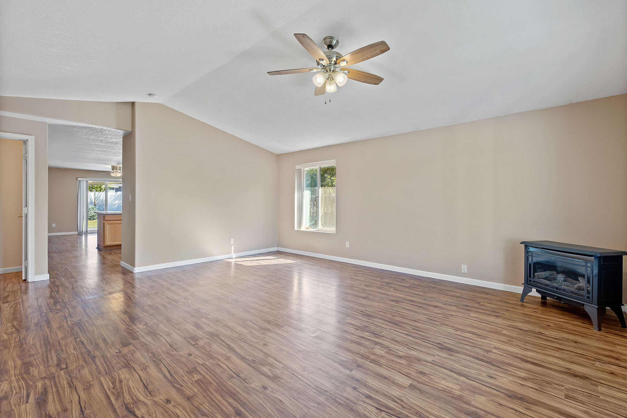 2457 NE Jackalope Court