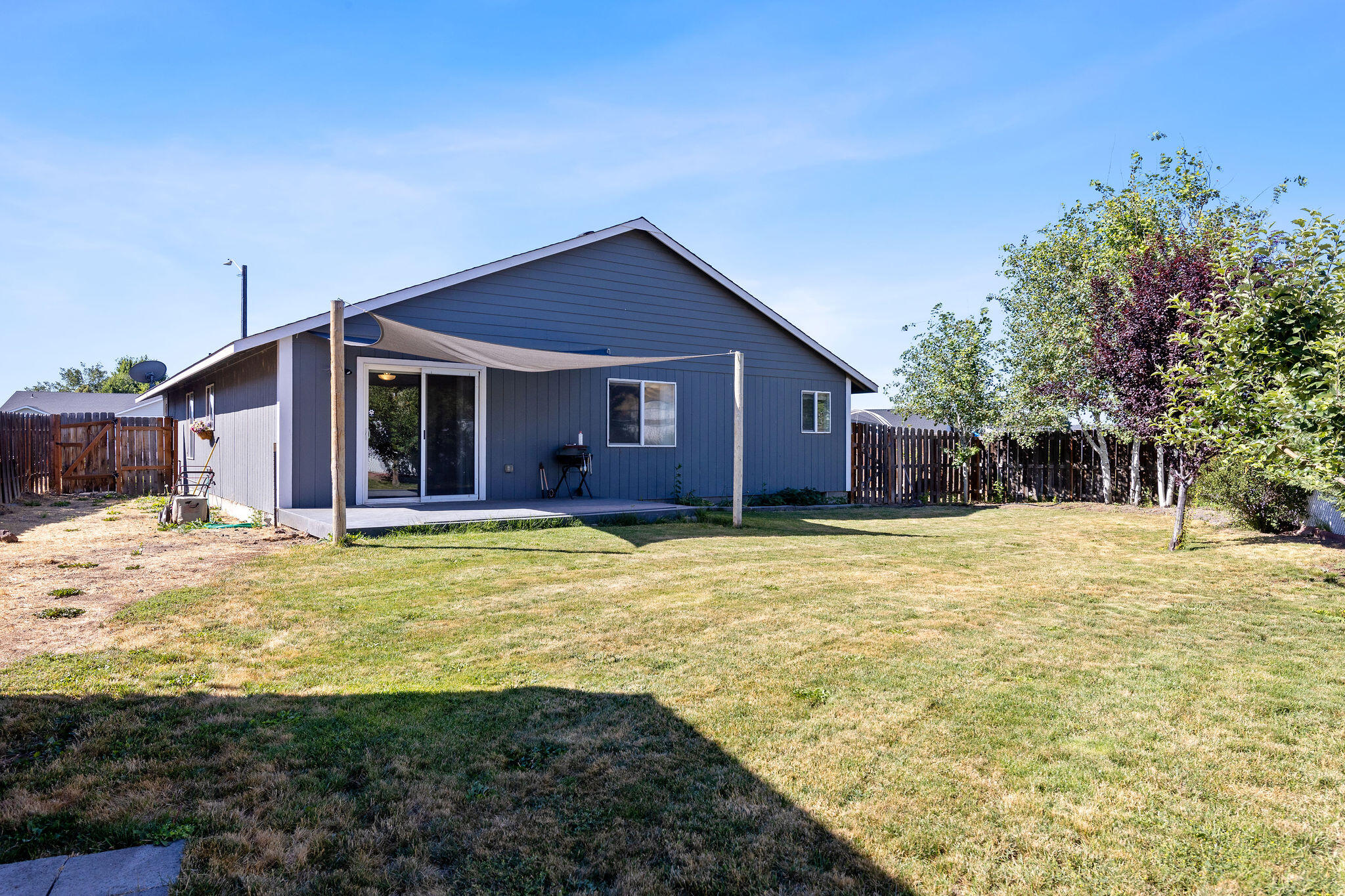 2457 NE Jackalope Court