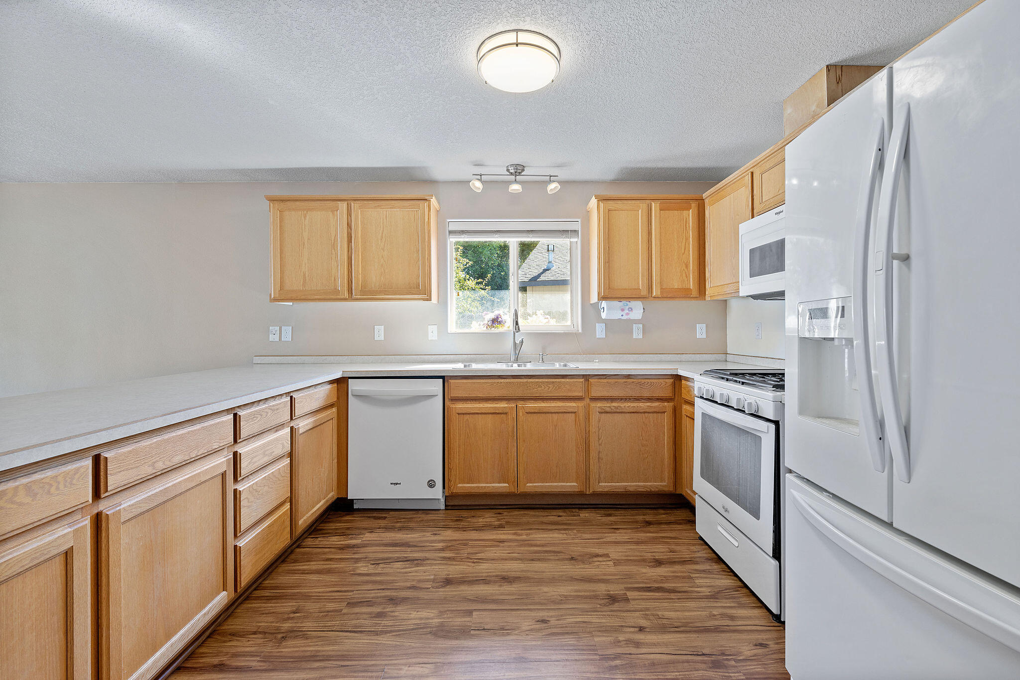 2457 NE Jackalope Court
