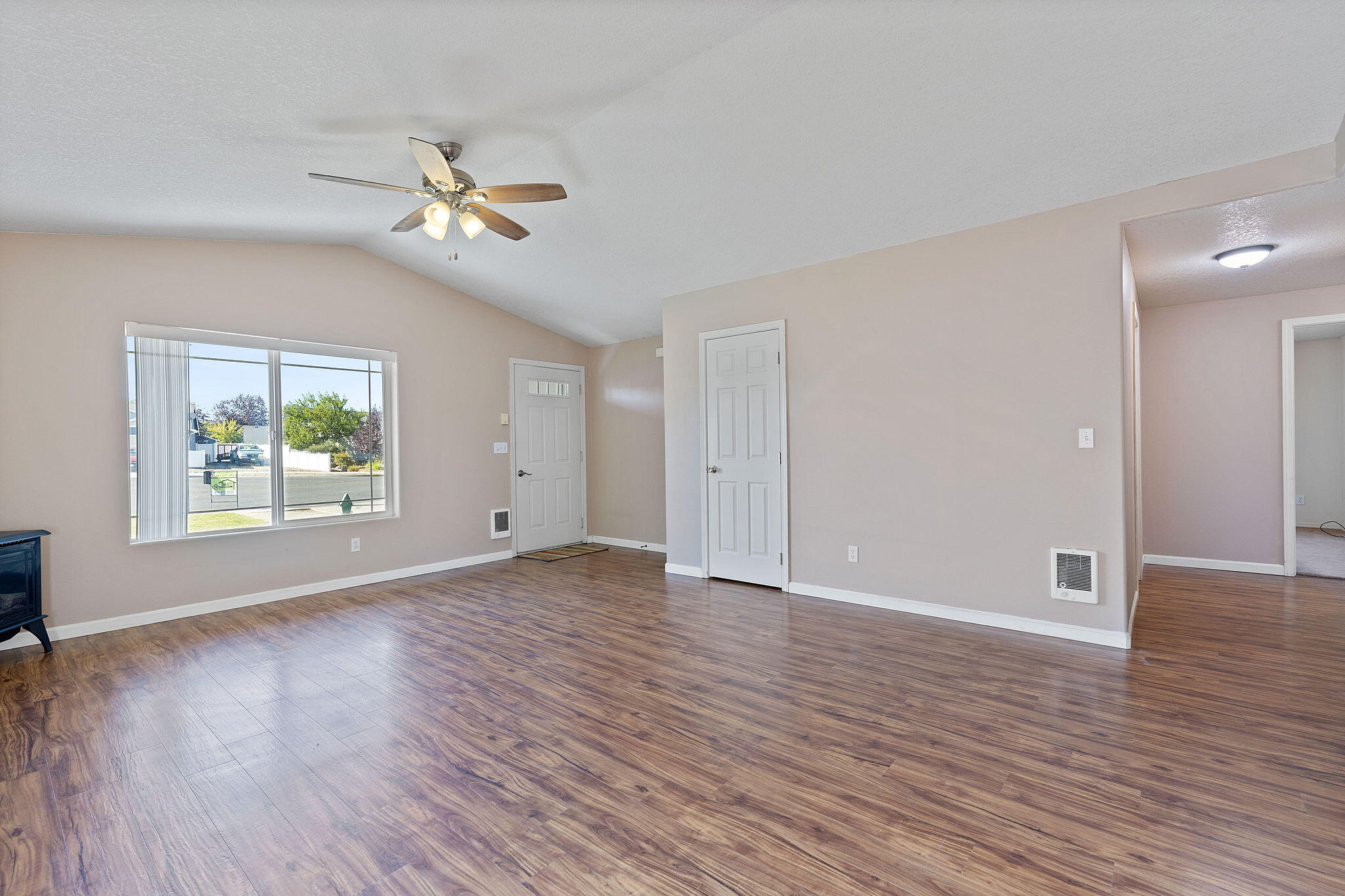 2457 NE Jackalope Court