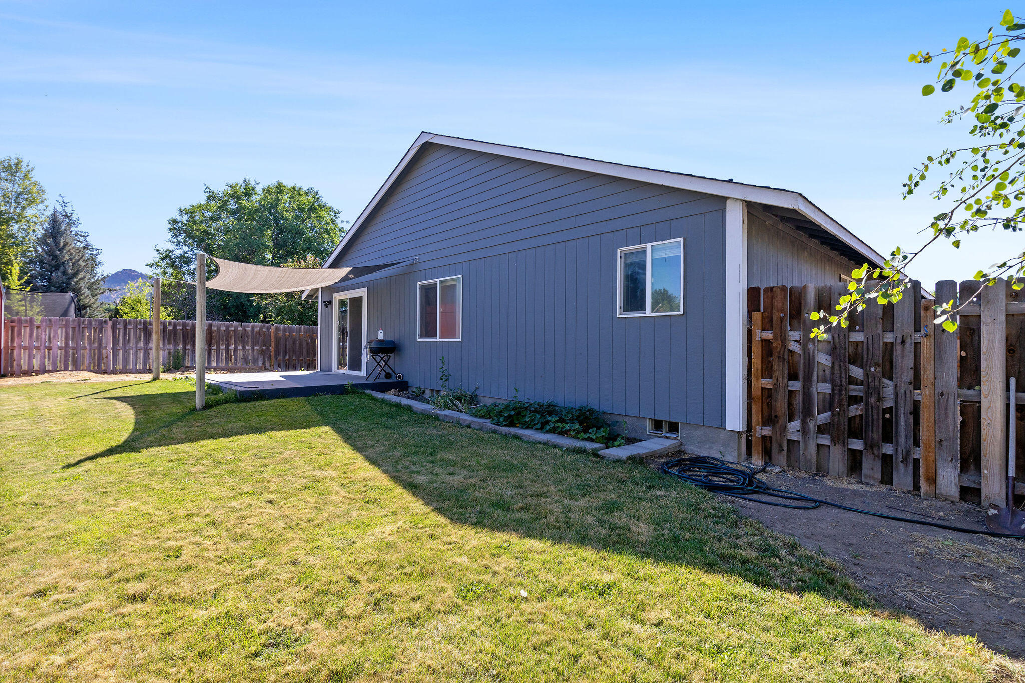 2457 NE Jackalope Court