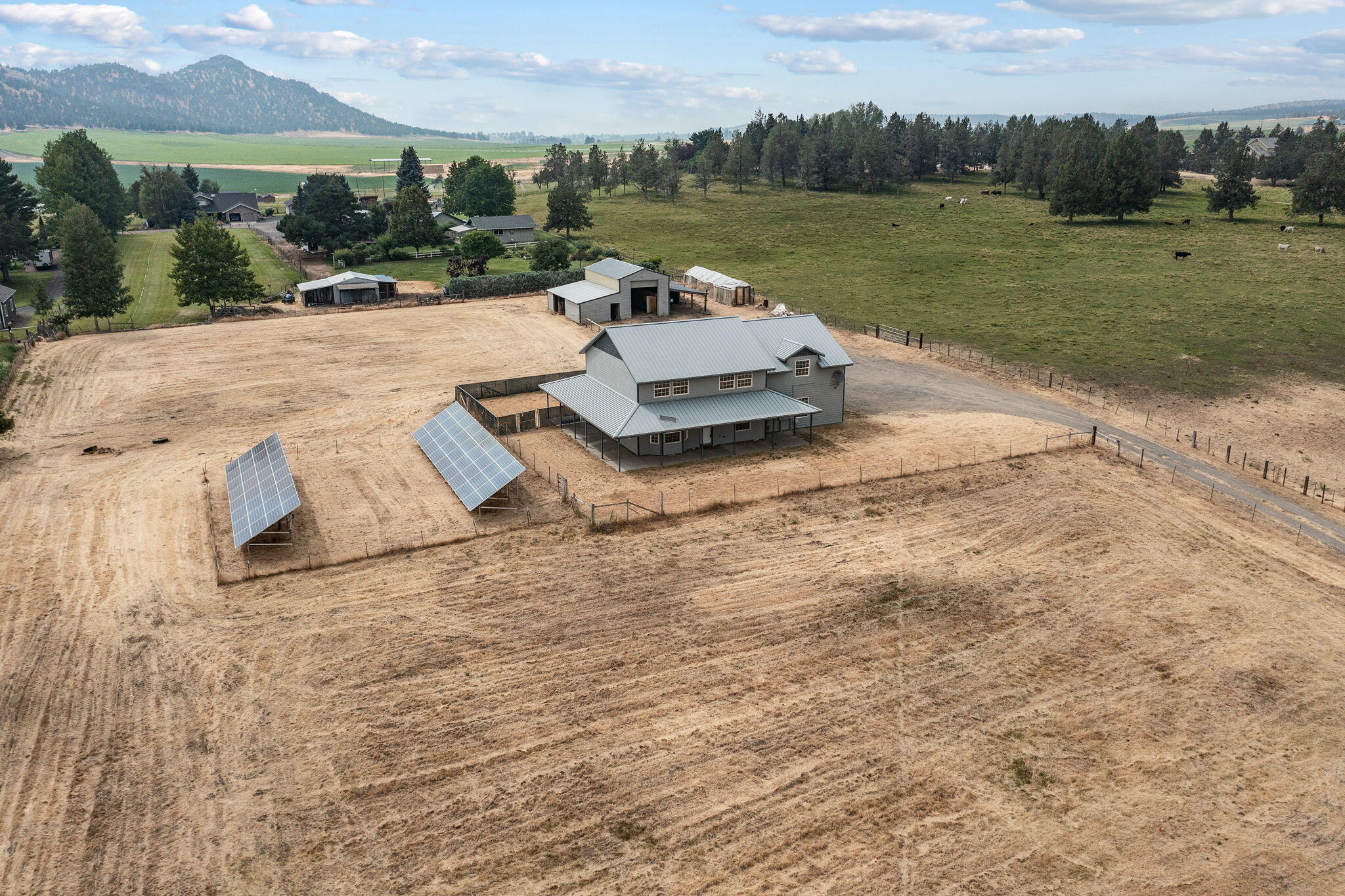 2763 NE Sunrise Trail