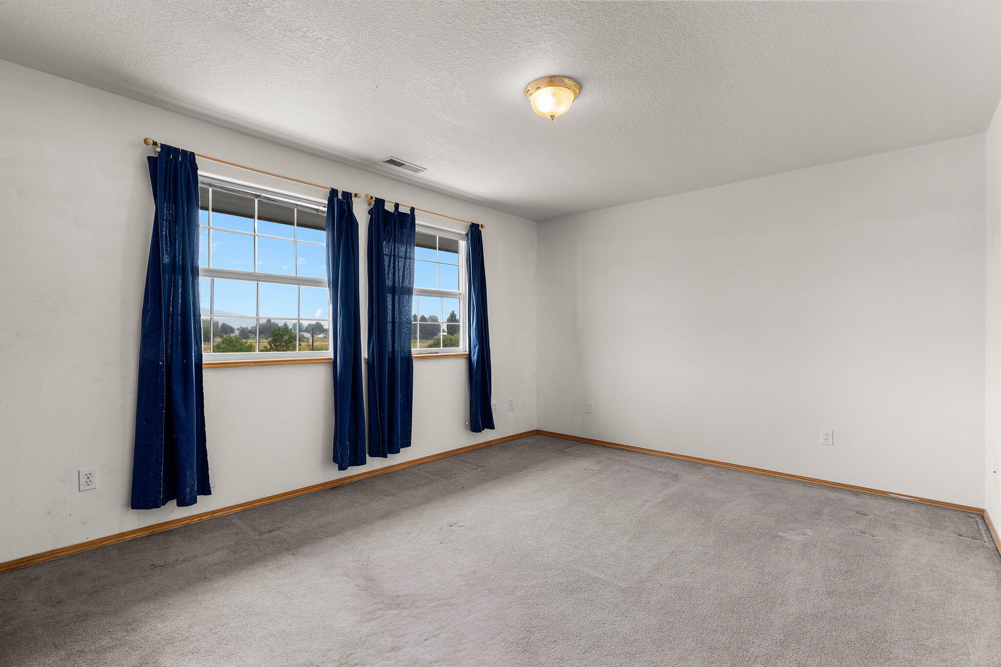2763 NE Sunrise Trail