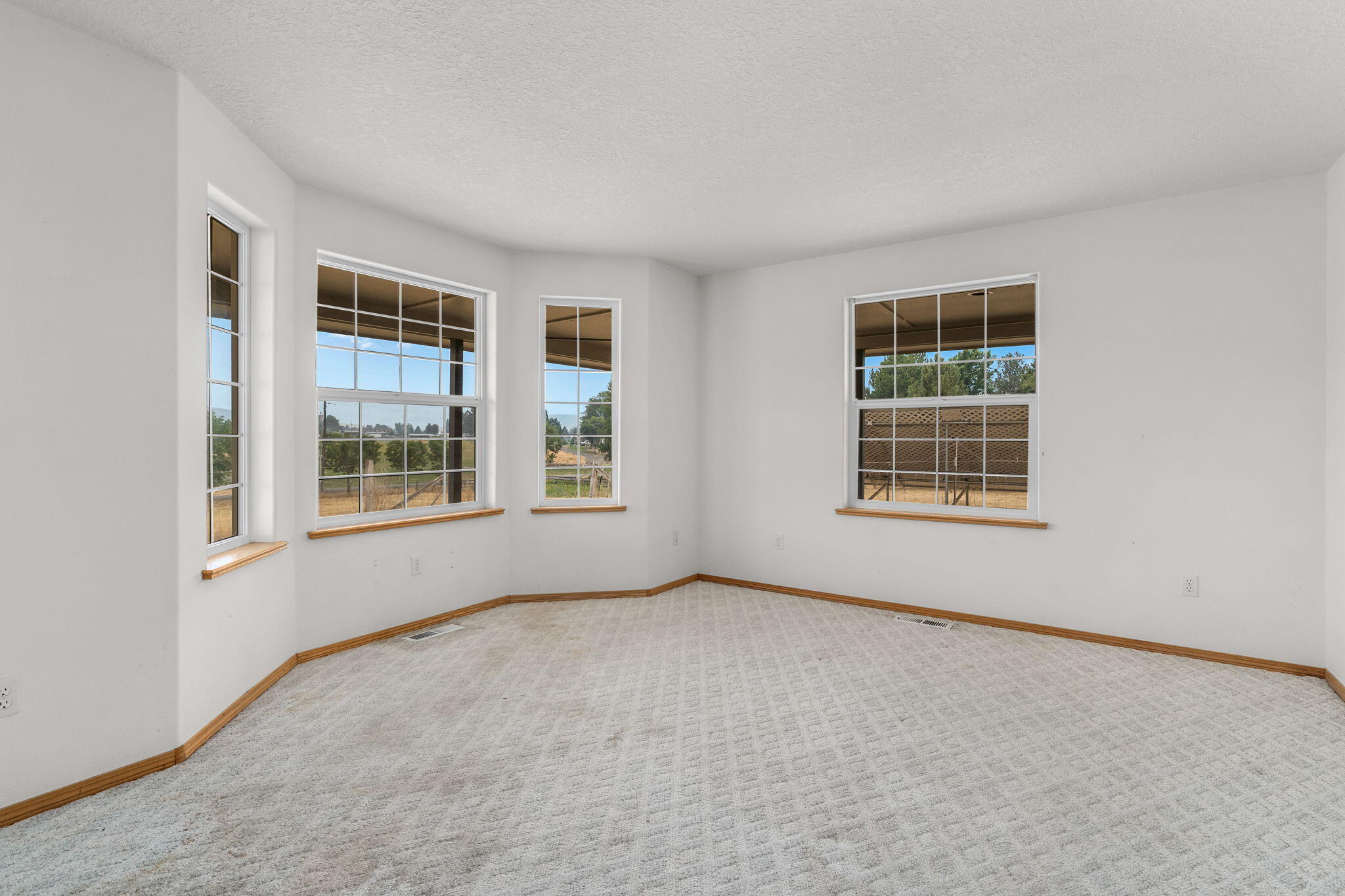2763 NE Sunrise Trail