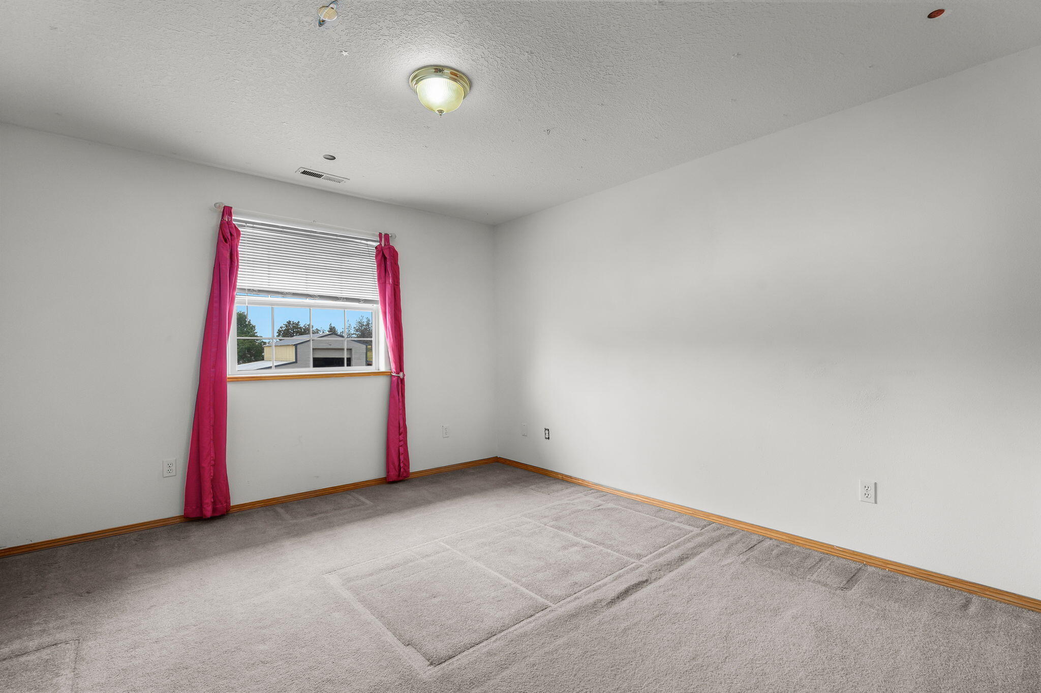 2763 NE Sunrise Trail