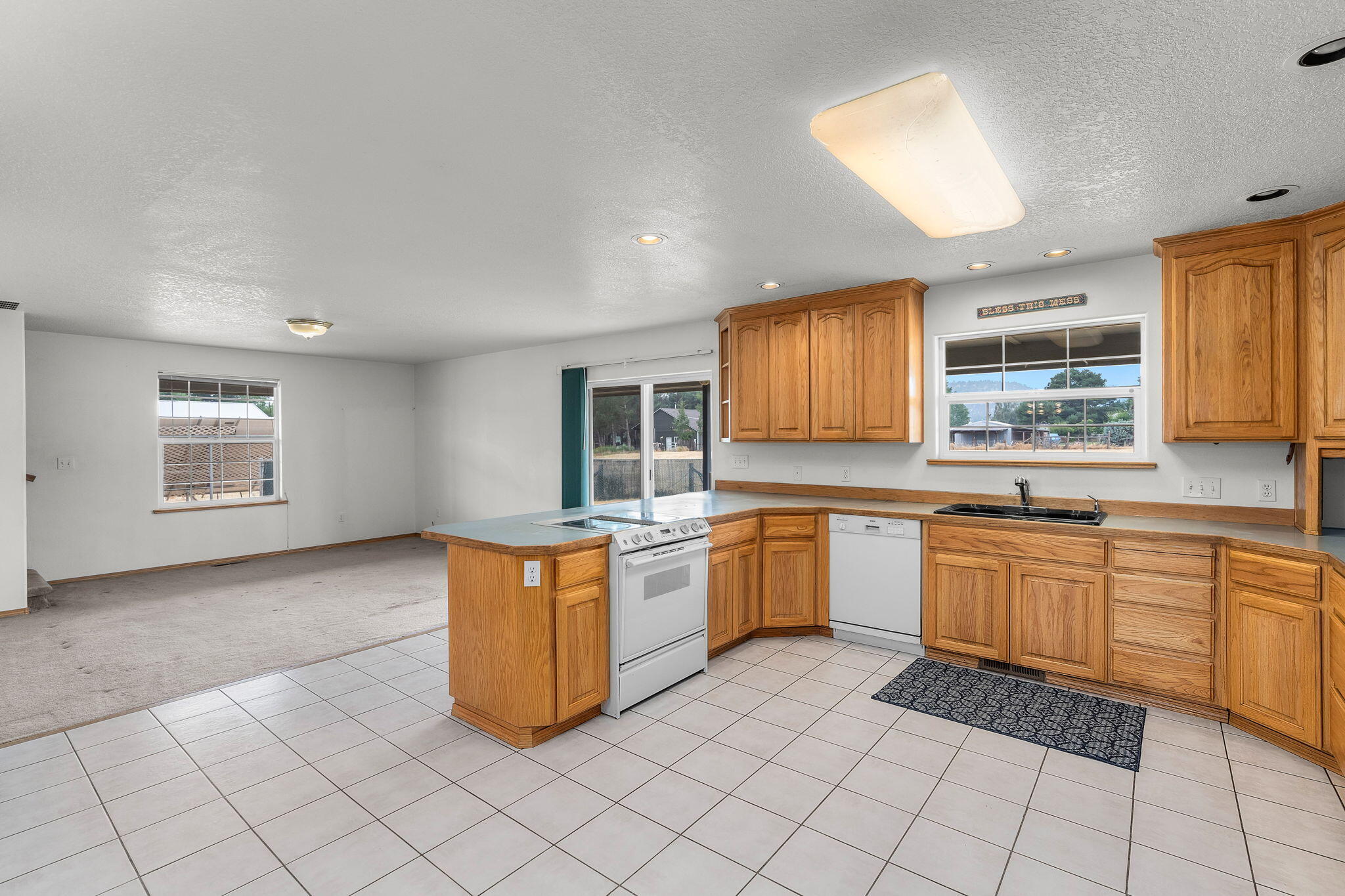 2763 NE Sunrise Trail