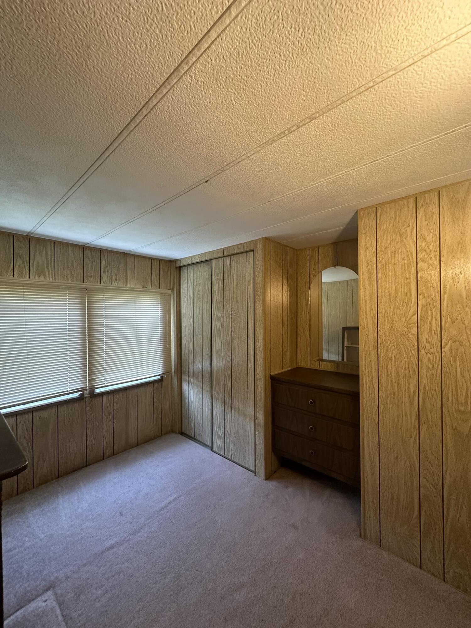 200 SW D Street, 32