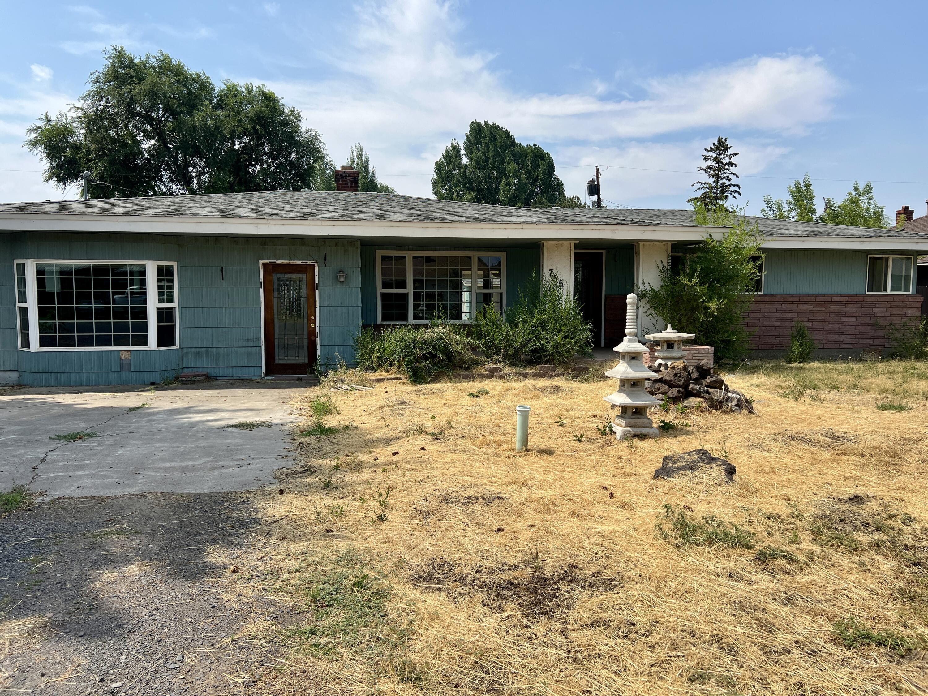 755 SE Fairview Street