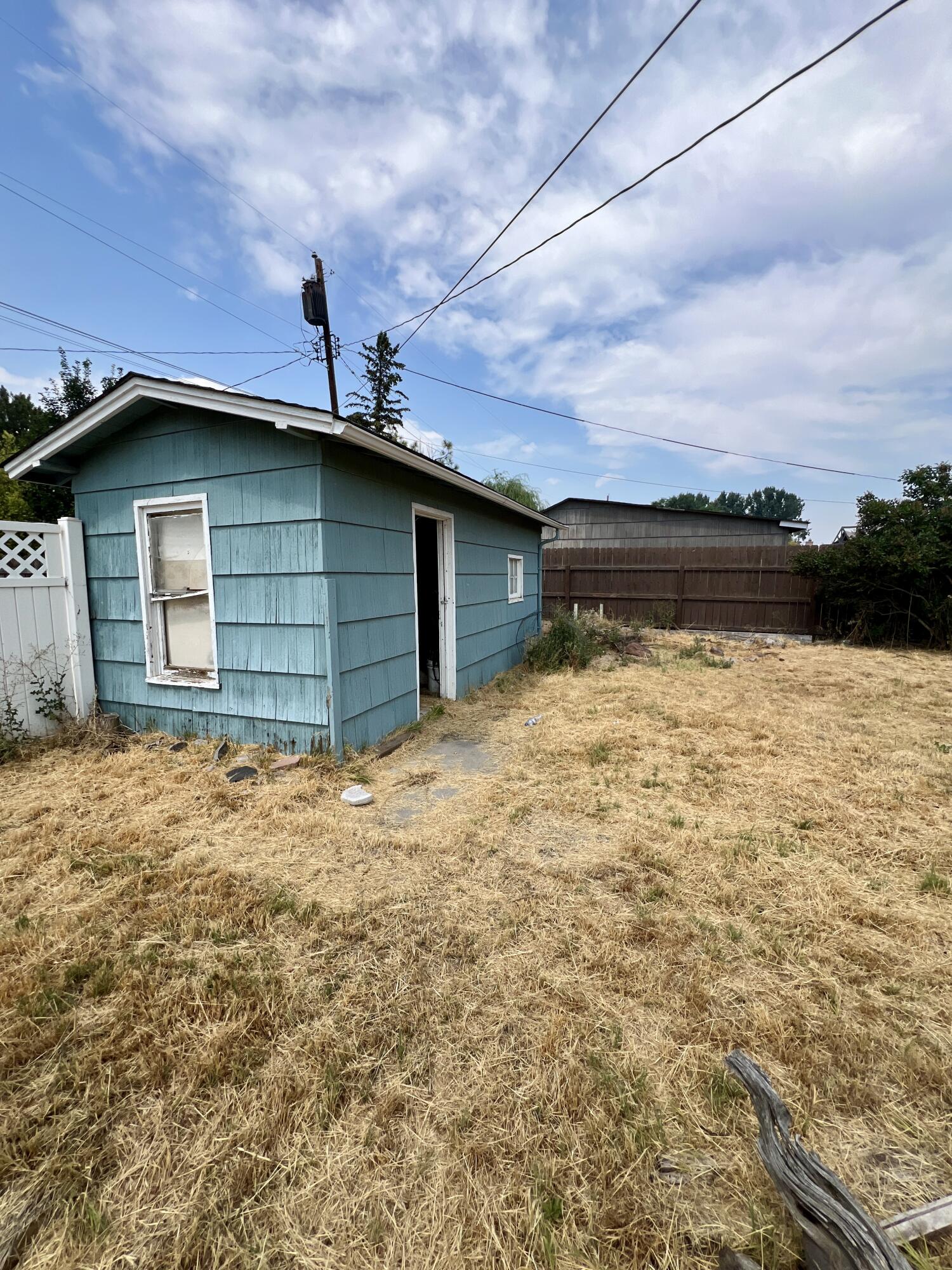 755 SE Fairview Street