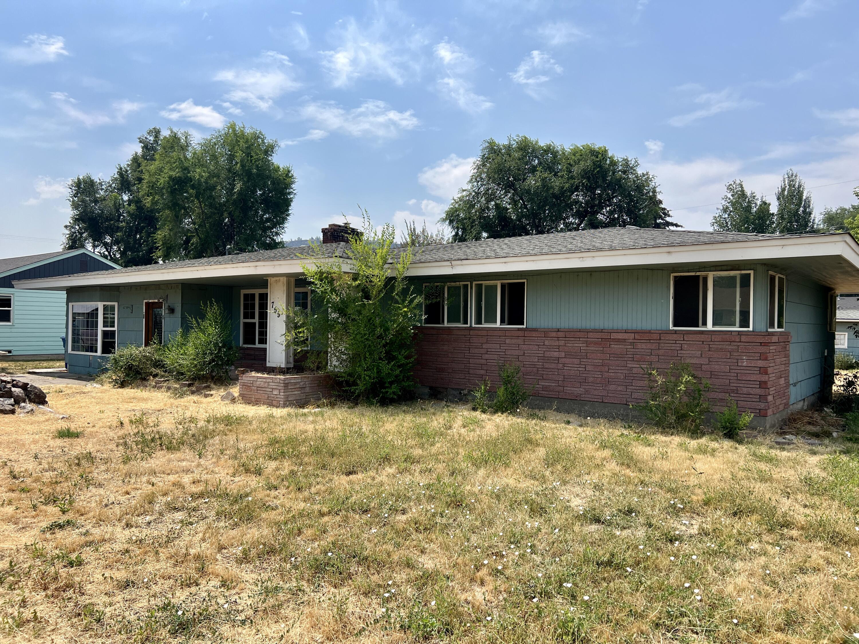 755 SE Fairview Street