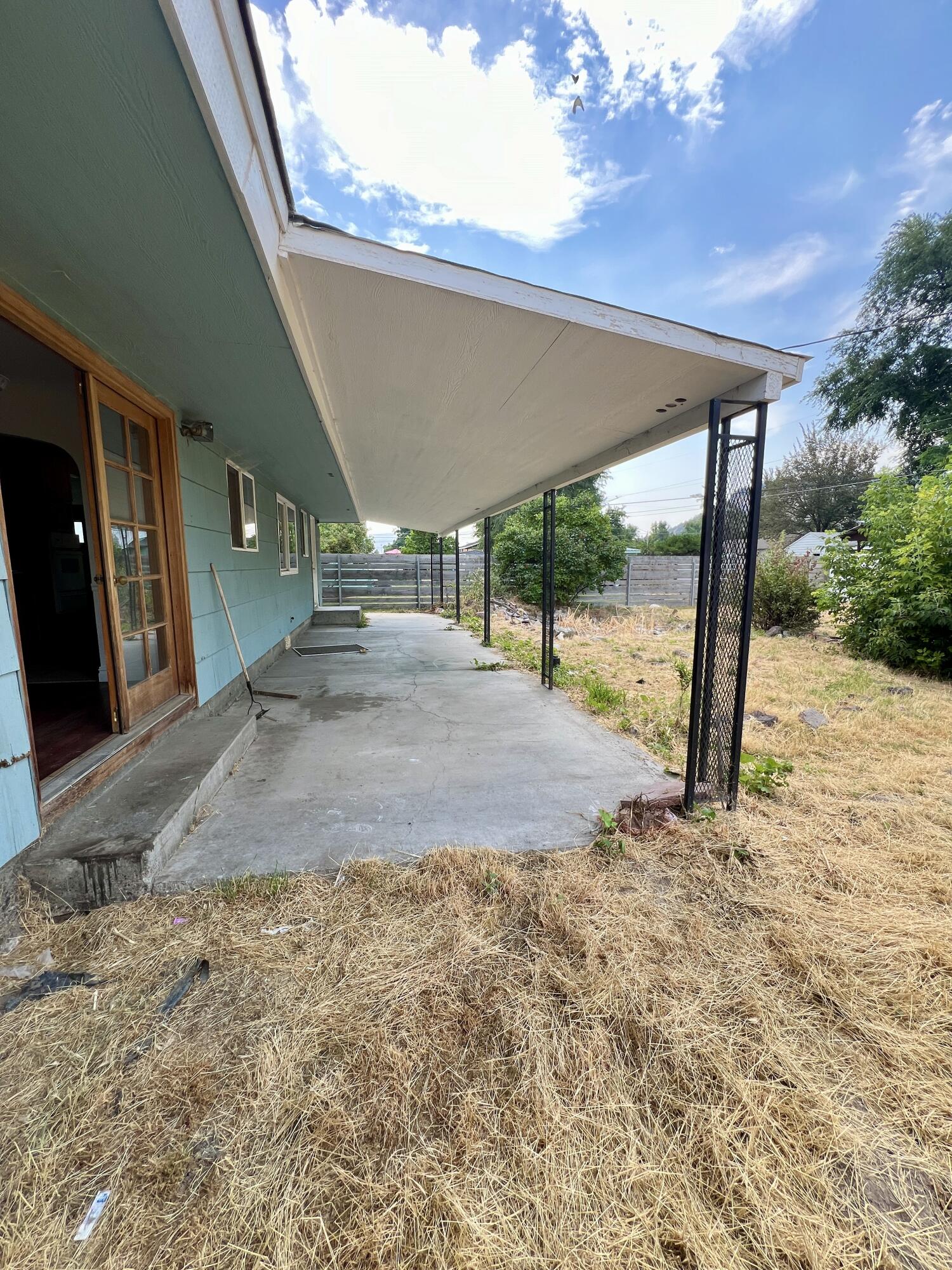 755 SE Fairview Street