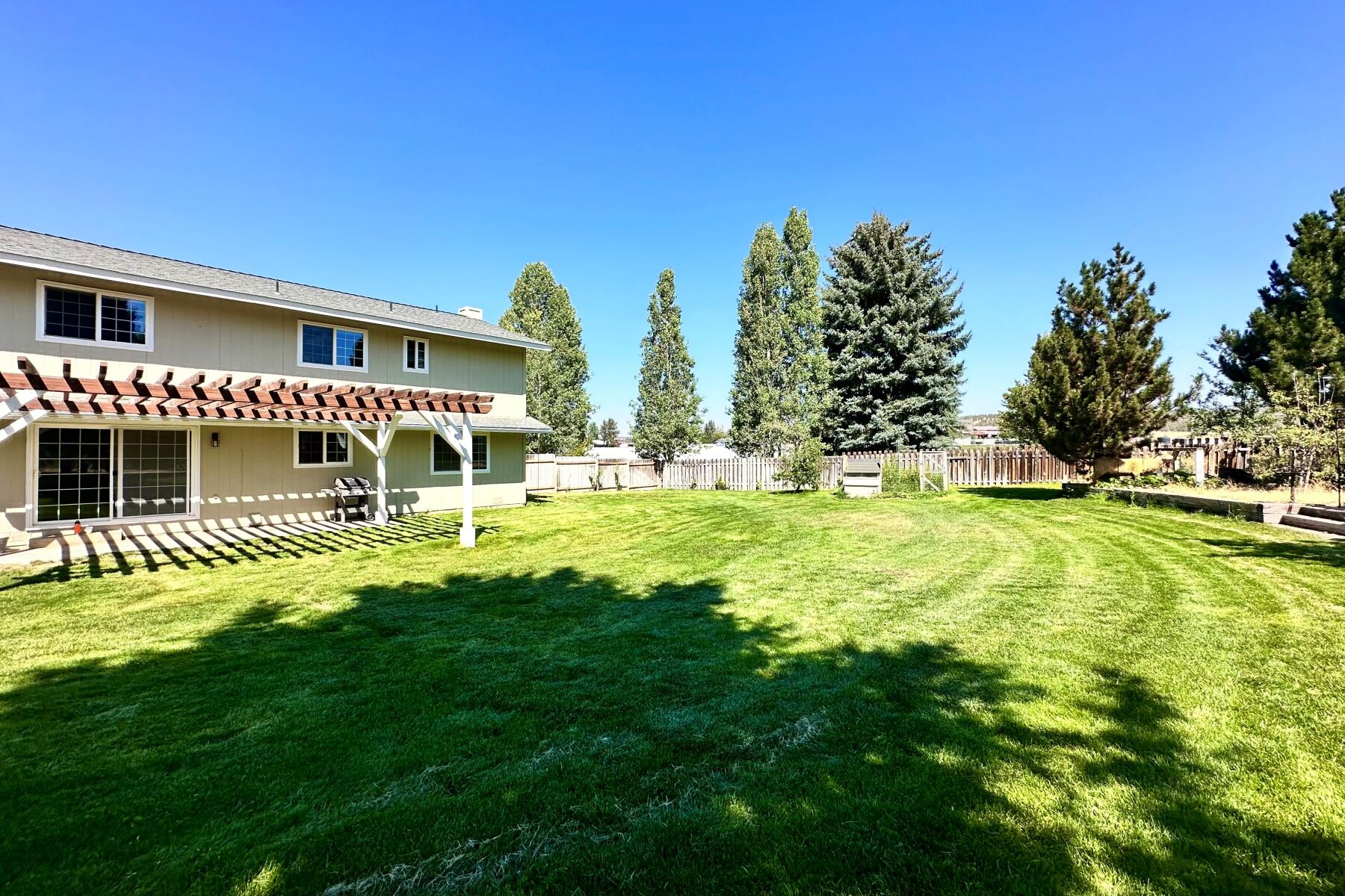 2320 NE Quail Valley Lane