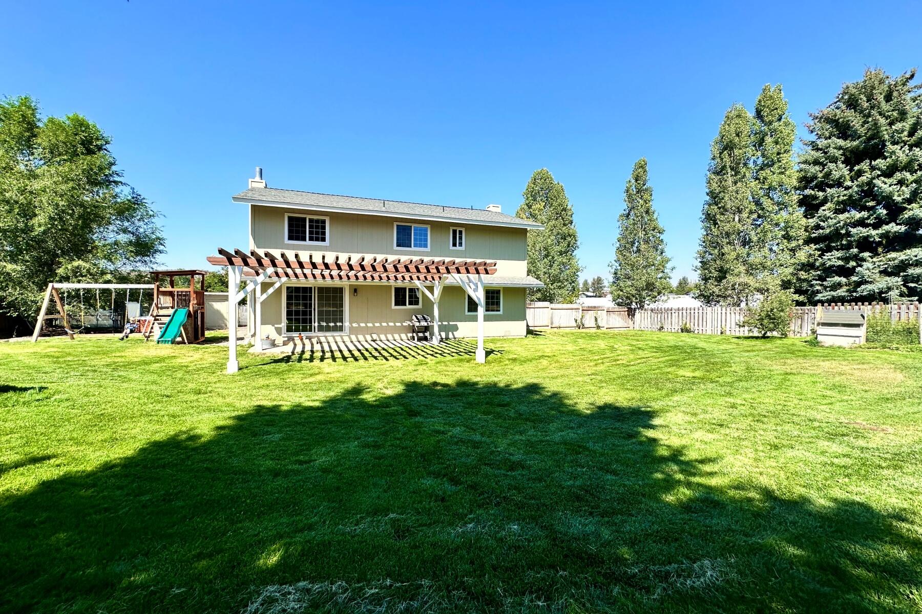 2320 NE Quail Valley Lane