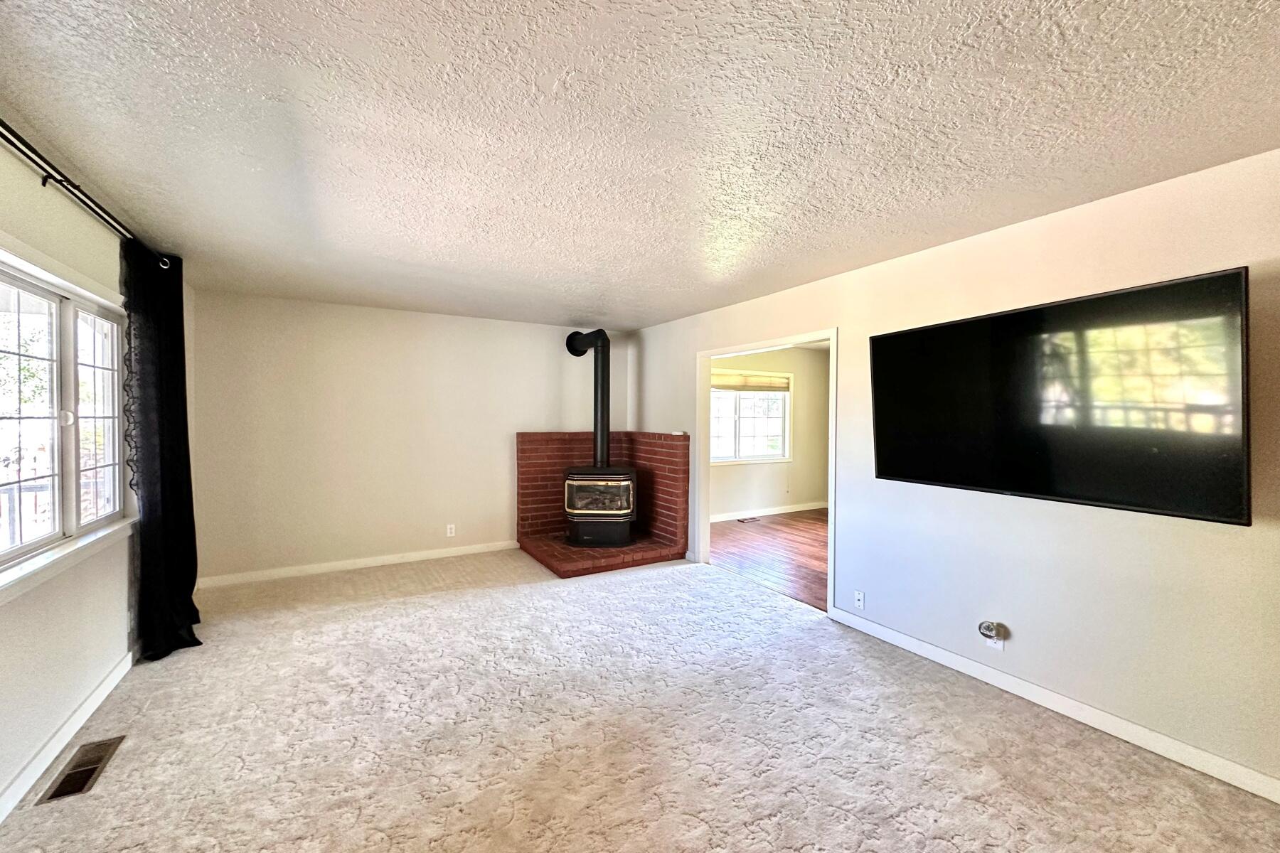 2320 NE Quail Valley Lane