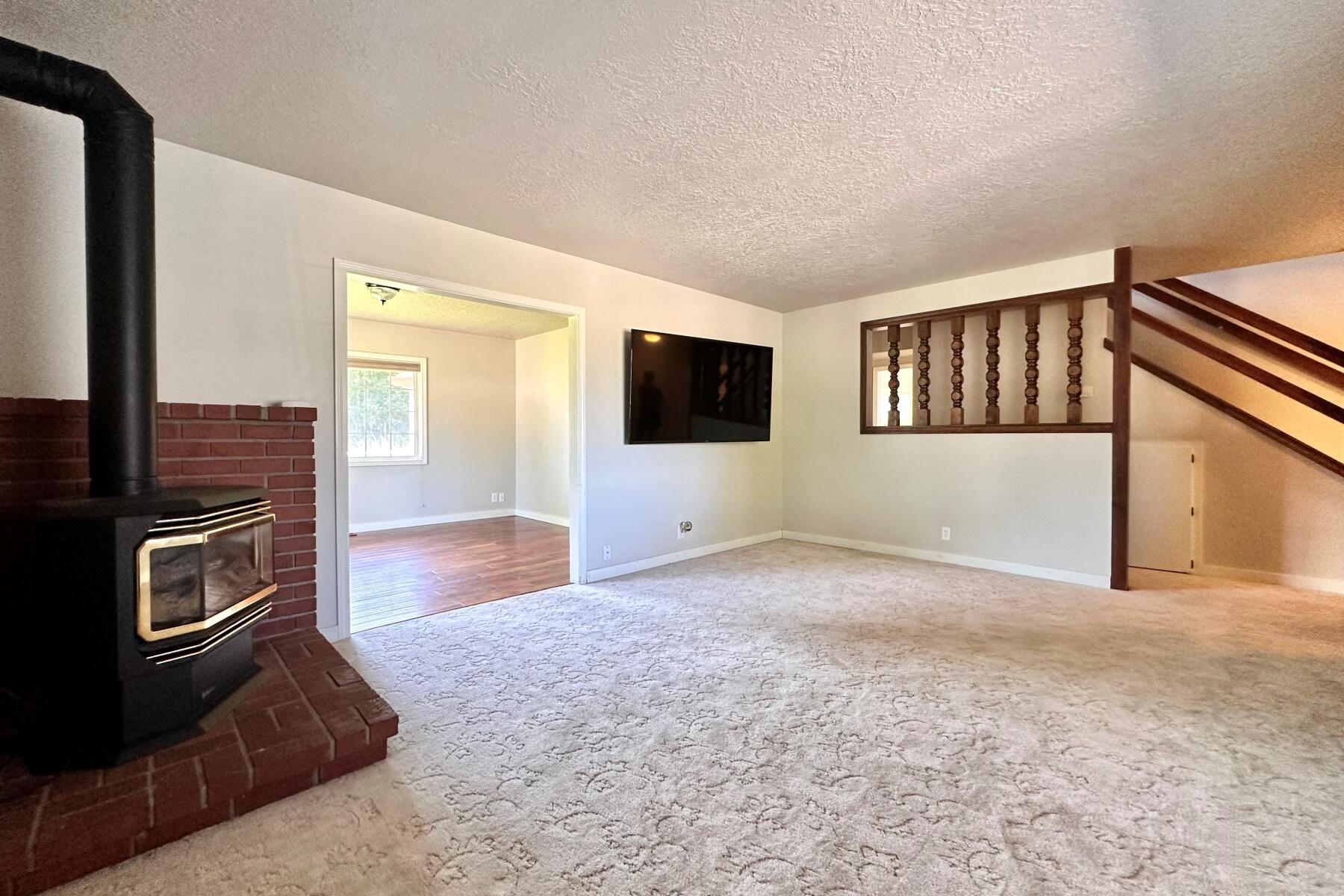 2320 NE Quail Valley Lane
