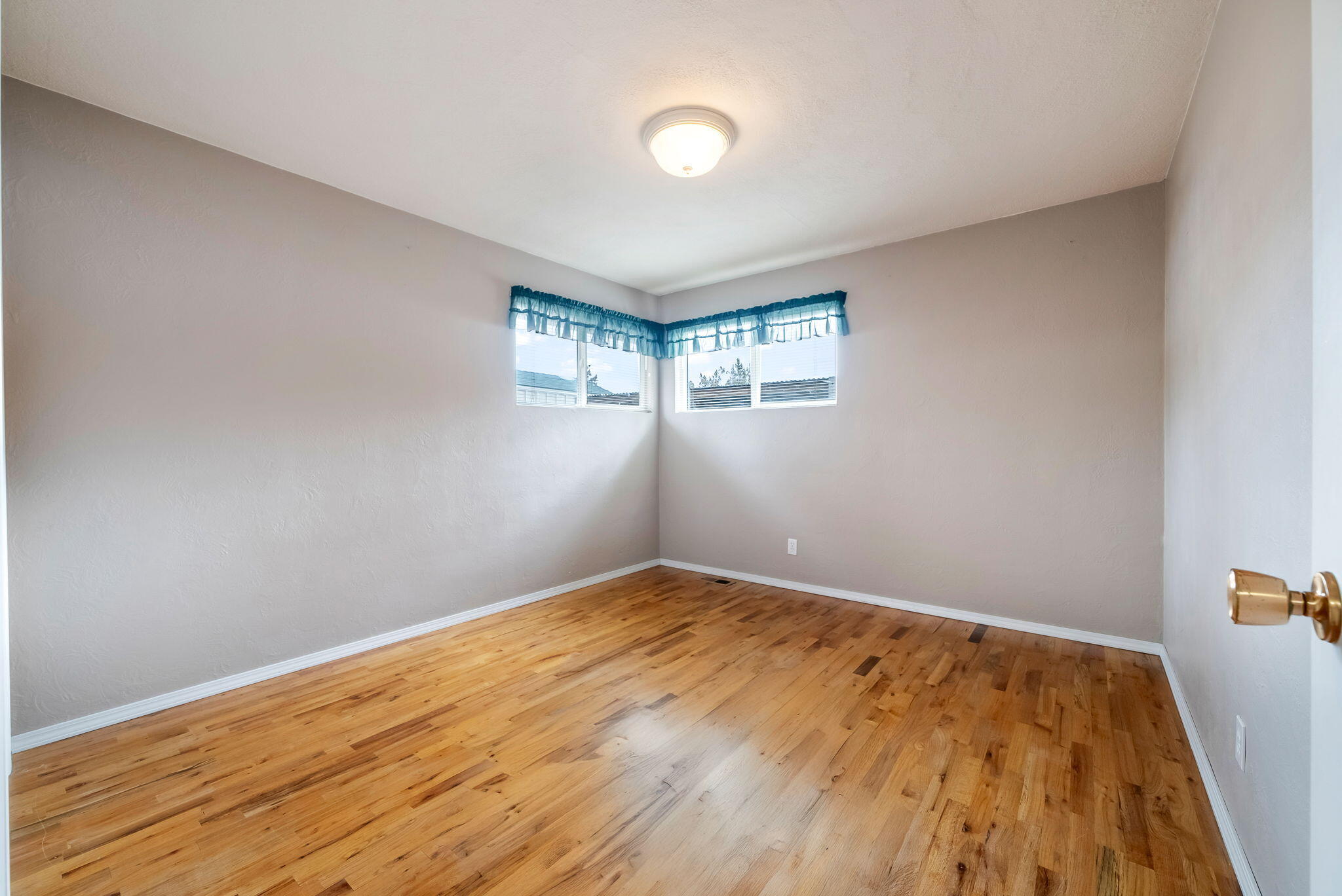 165 SW Crestview Lane
