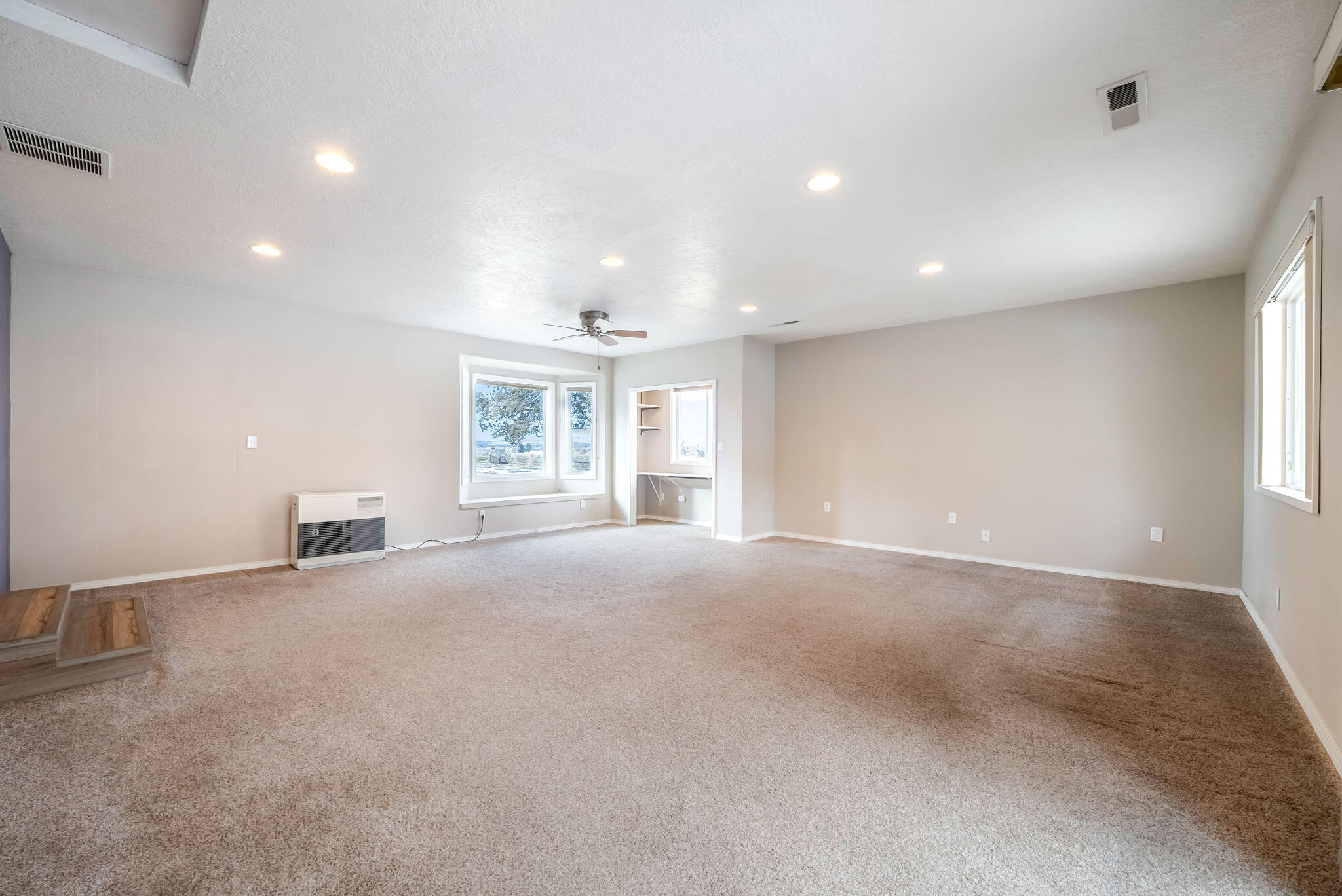 165 SW Crestview Lane