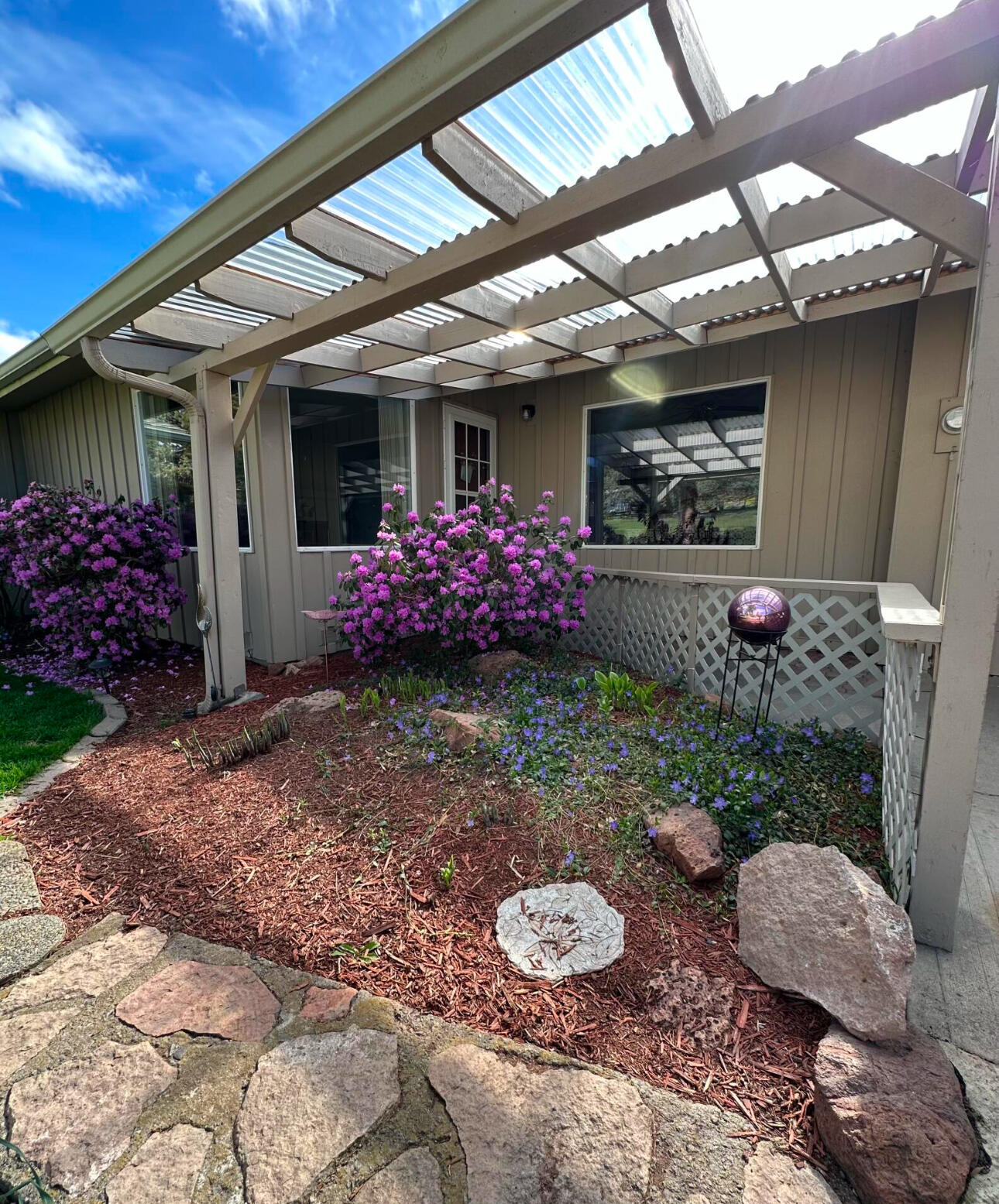 165 SW Crestview Lane
