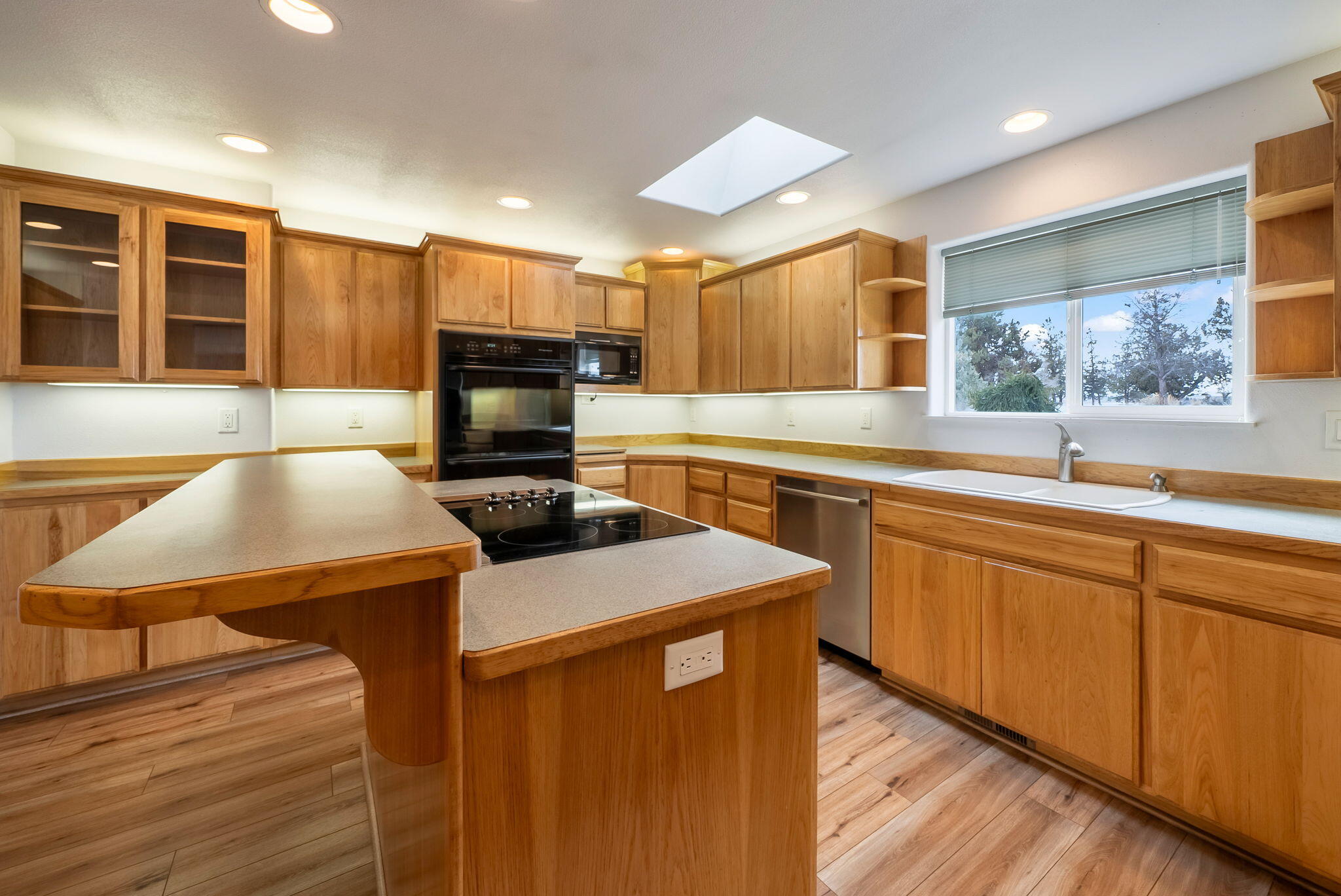 165 SW Crestview Lane