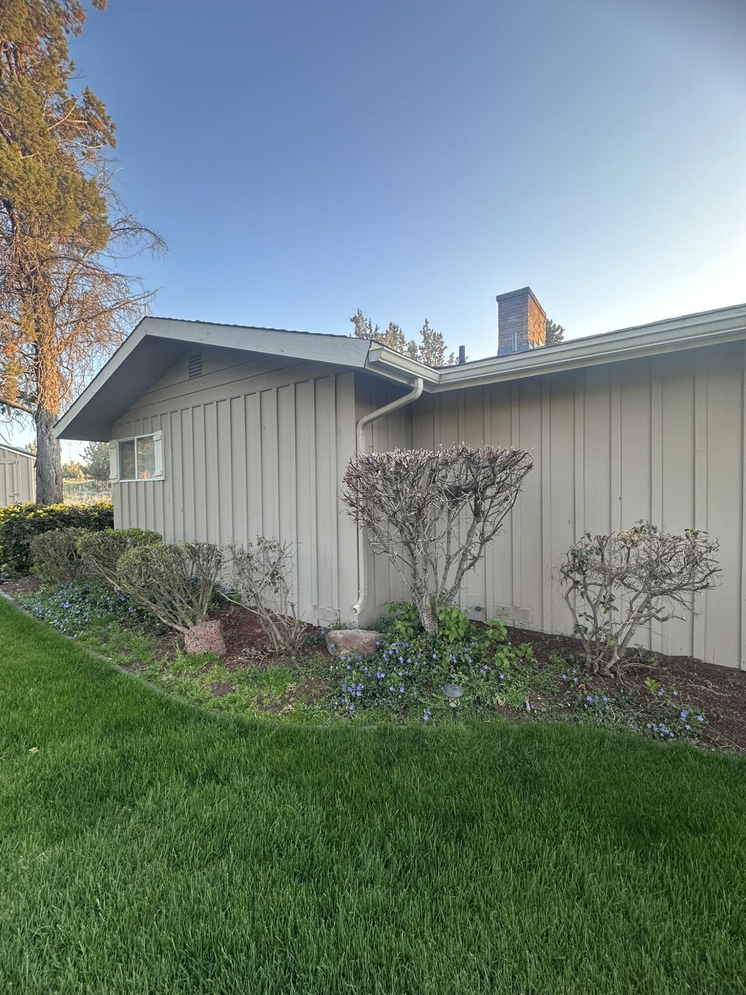 165 SW Crestview Lane